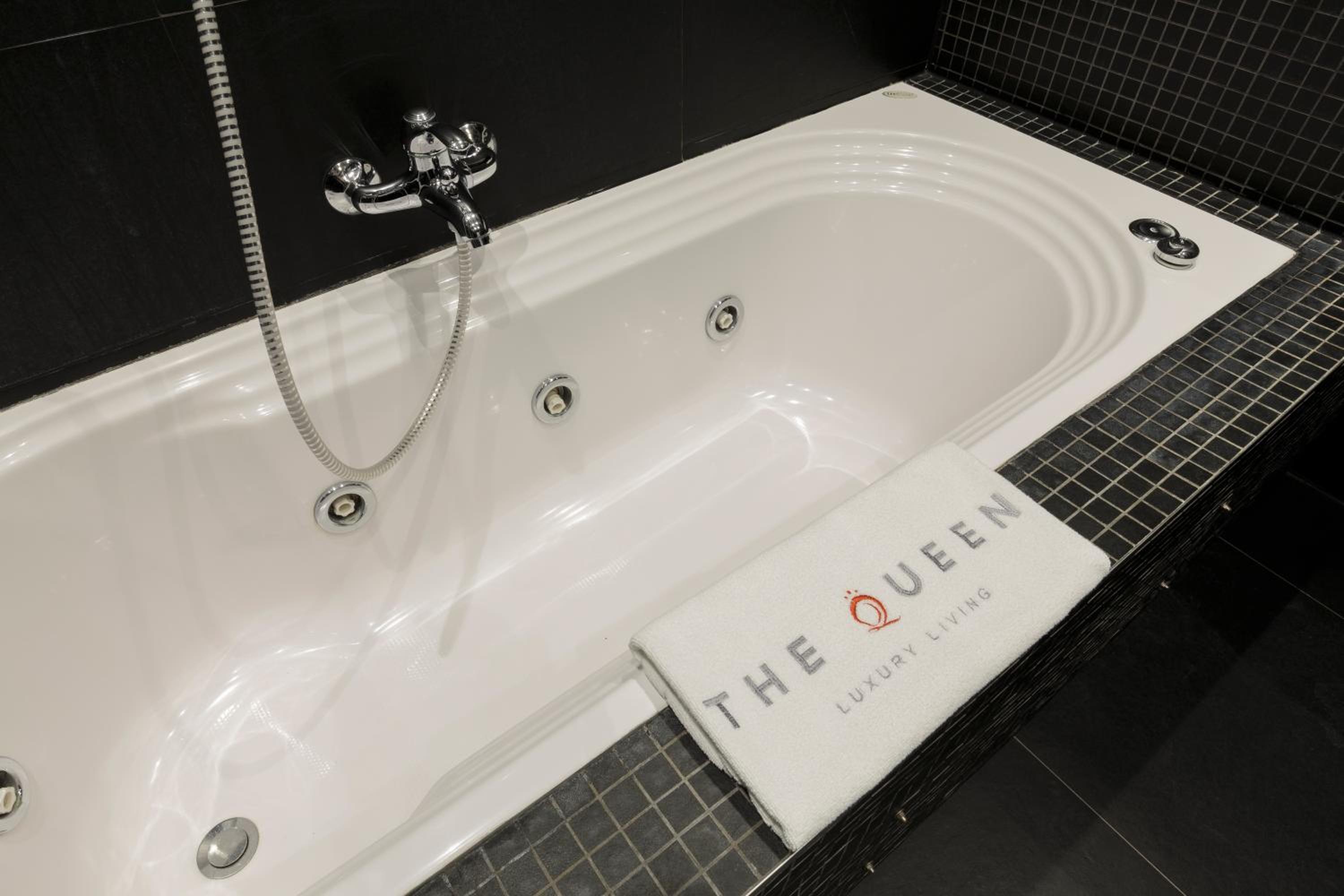 The Queen Luxury Apartments - Villa Carlotta