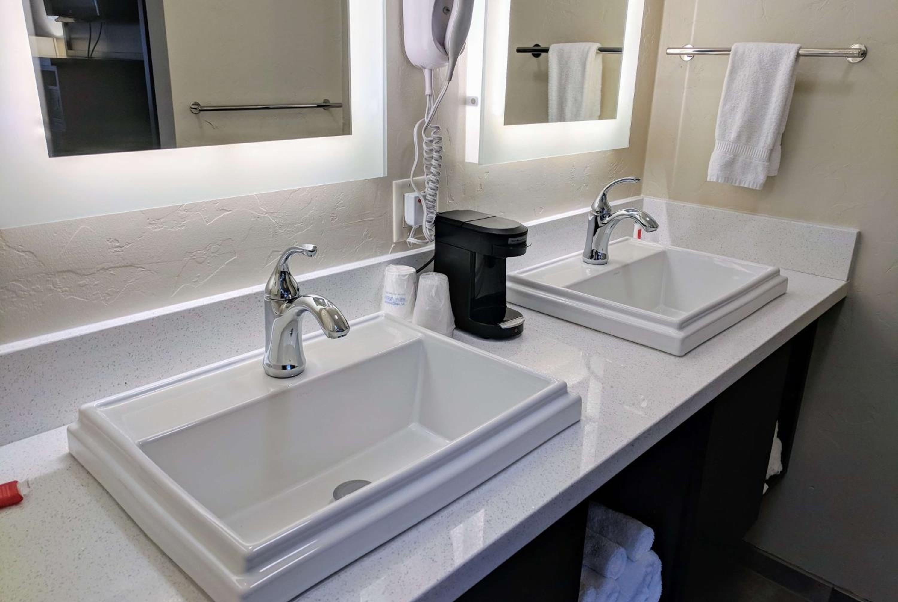 Prescott Vacations - Days Inn by Wyndham Prescott - Property Image 7