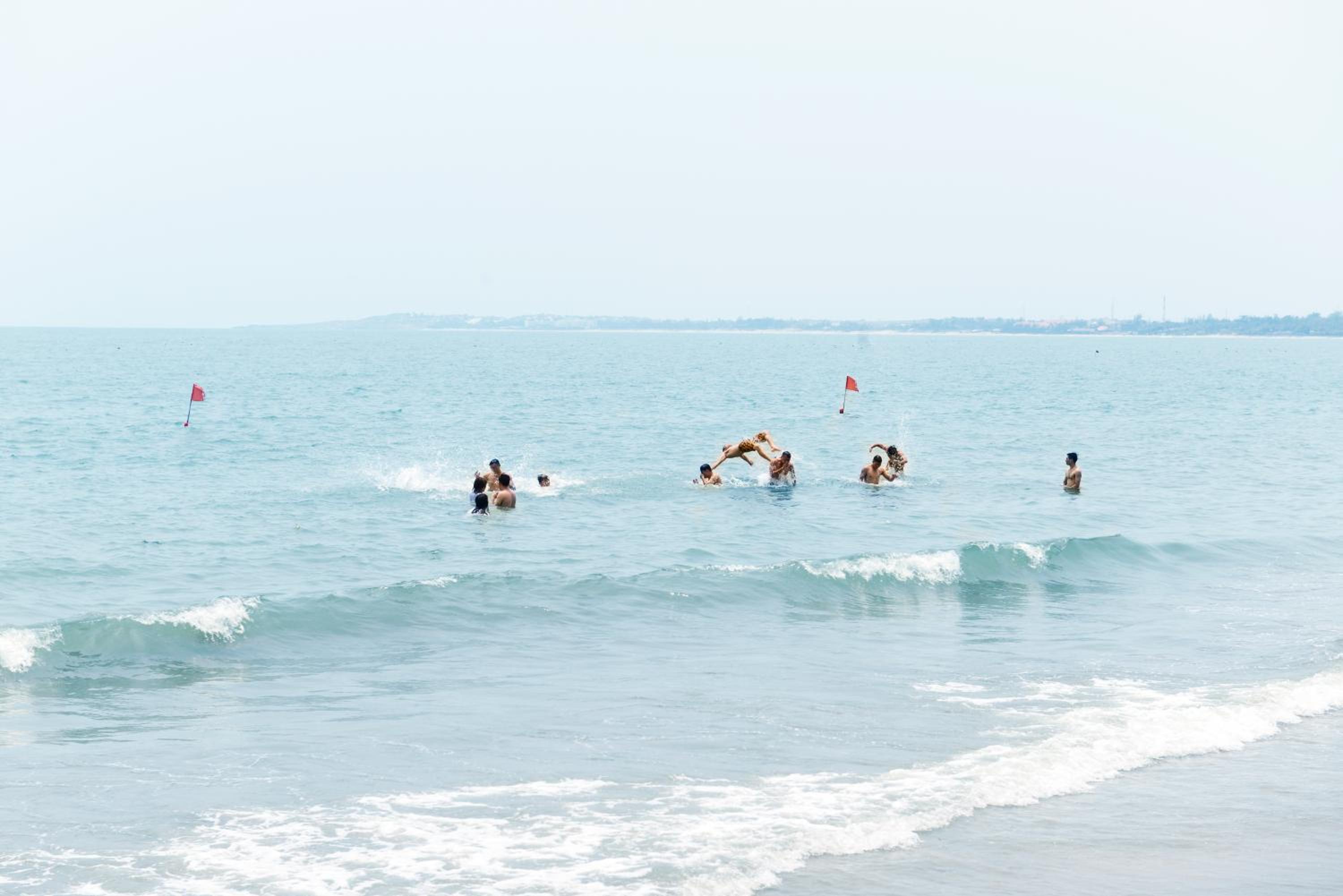 Hon Rom Central Beach Resort