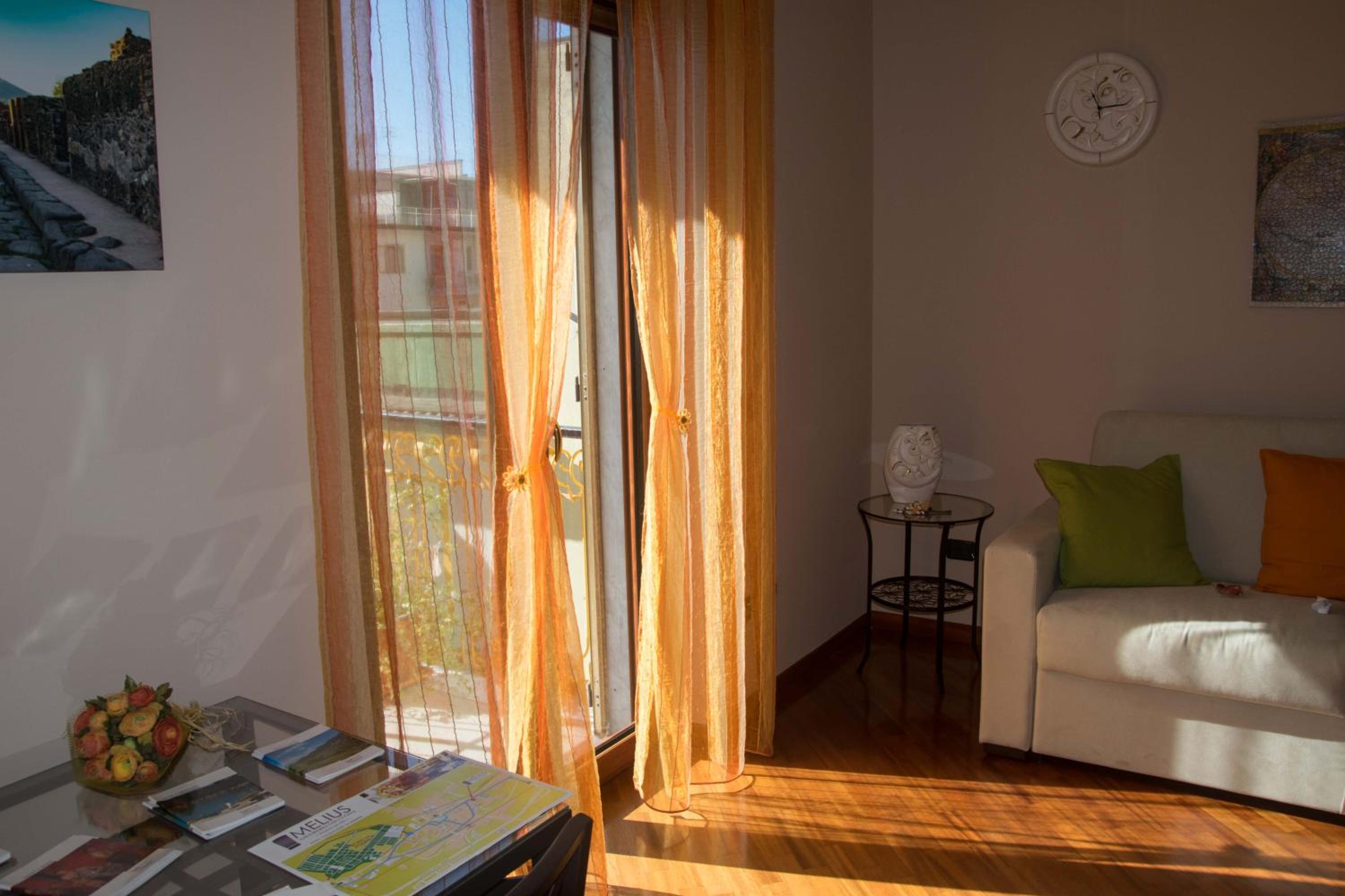 Sole e Luna en Pompei — hotel room
