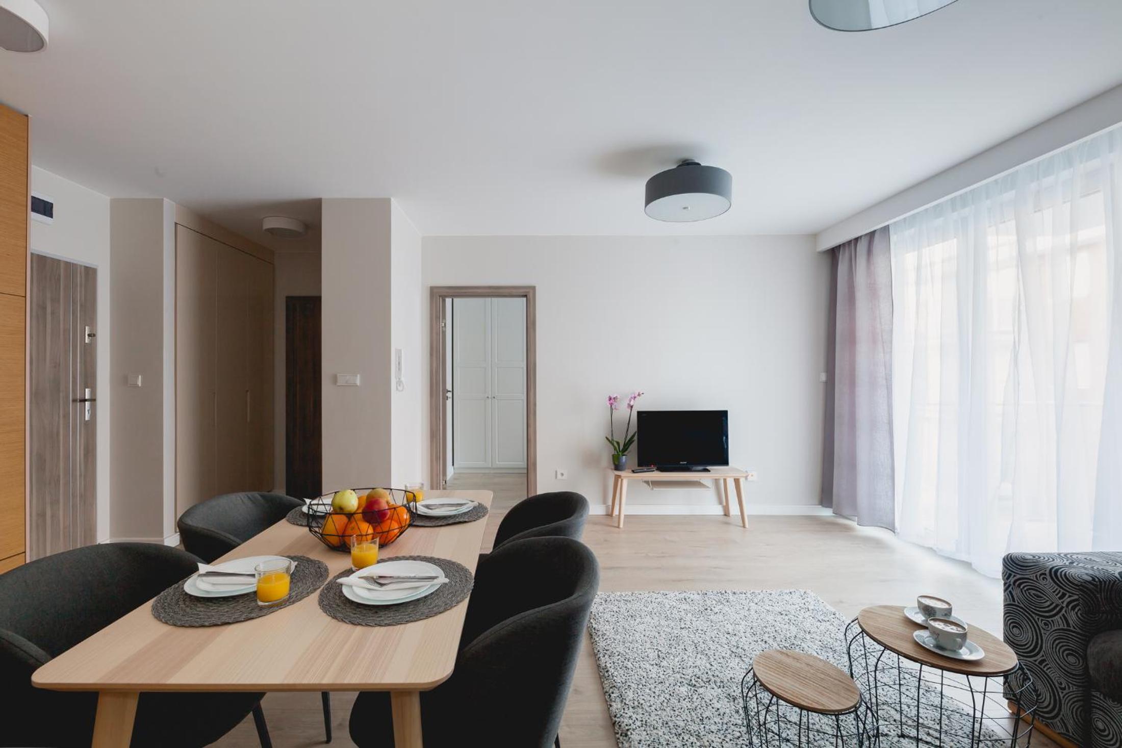 Raval Apartments - Pure Silver view 2