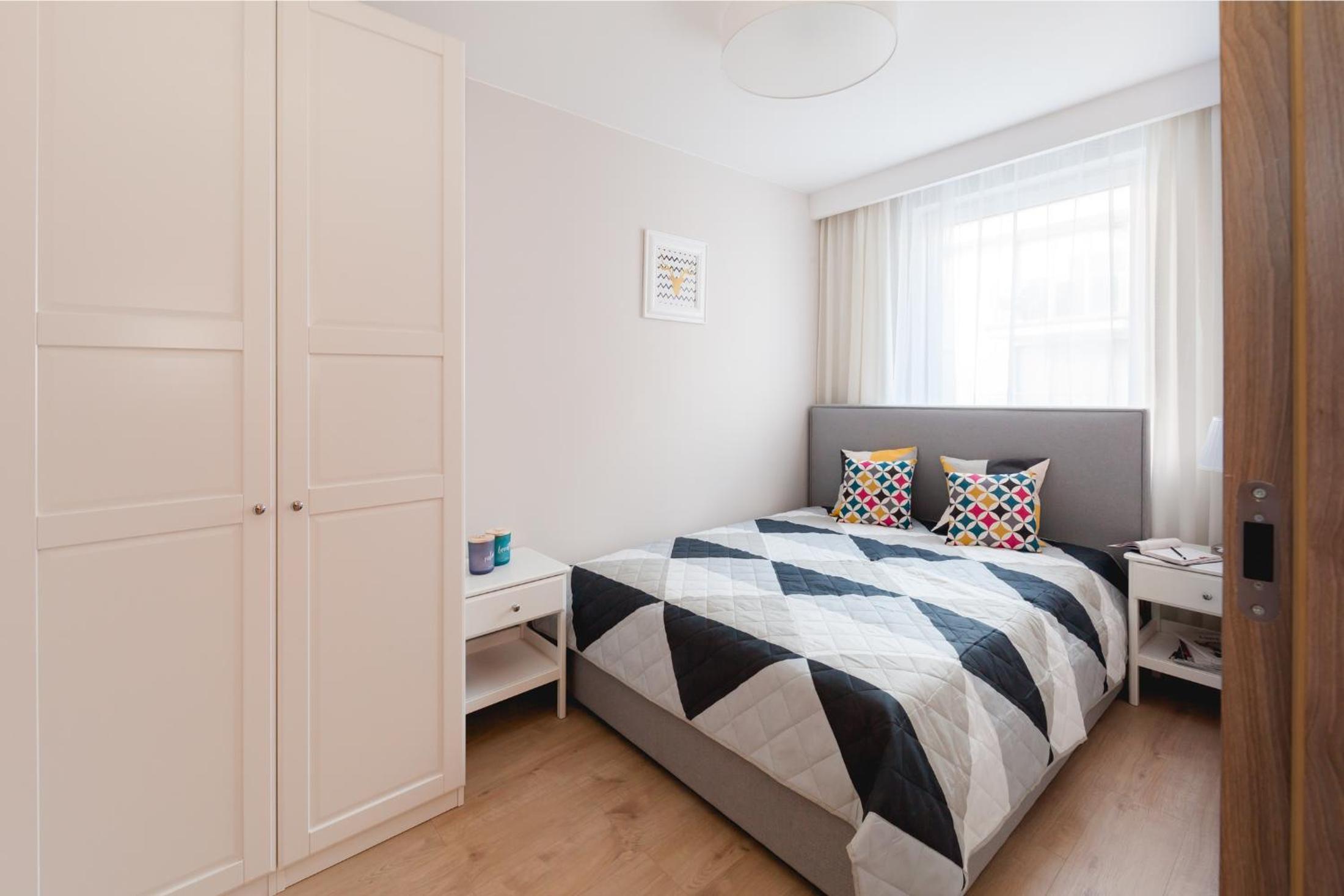 Raval Apartments - Pure Silver view 4