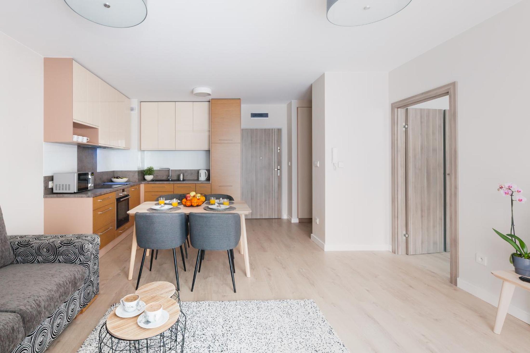 Raval Apartments - Pure Silver view 3