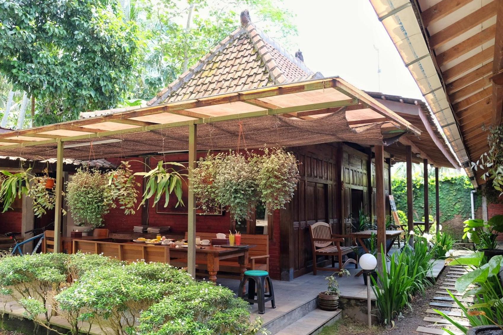 Cempaka Borobudur Guest House view 5