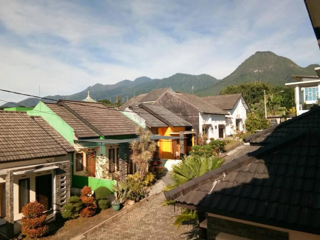 Villa Batu Safir, Batu - 11