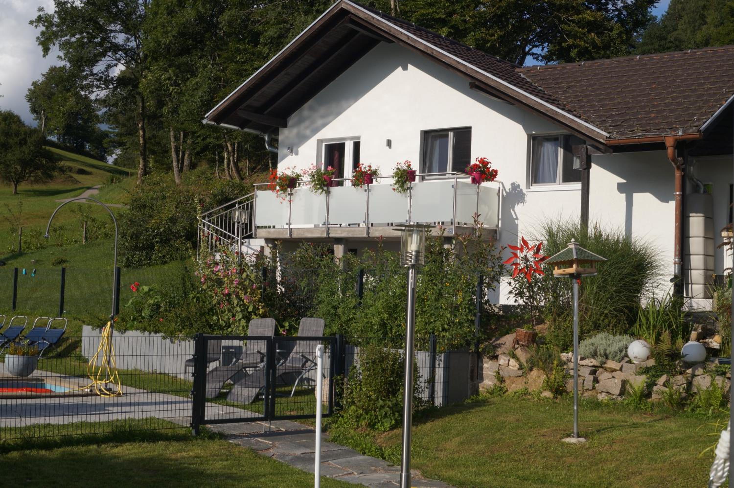 Traumhafte Ferienwohnung mit Pool en Steinen