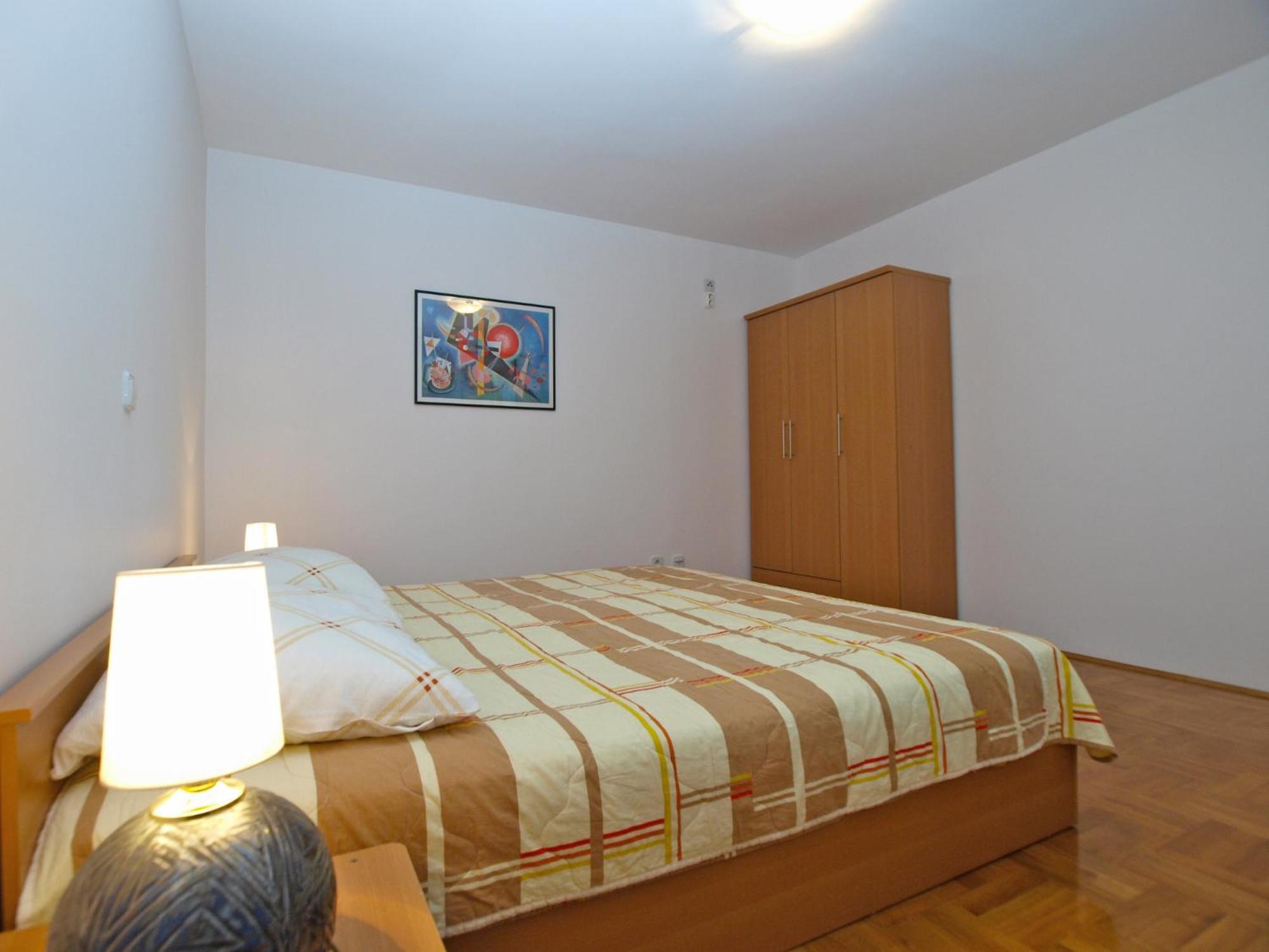 Apartment Alma 1600 view 3