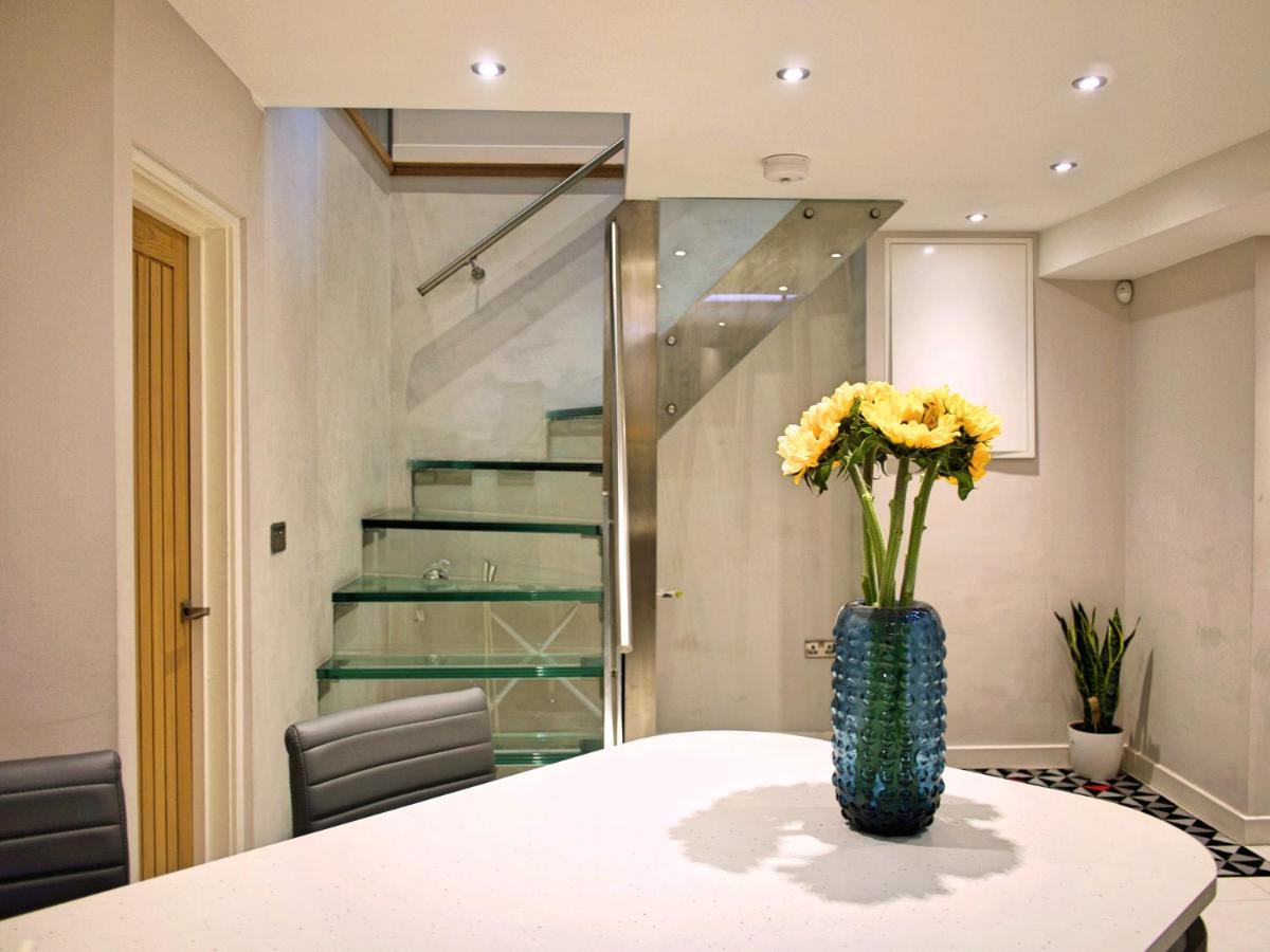 The Norfolk Townhouse - Stunning 5BDR Home