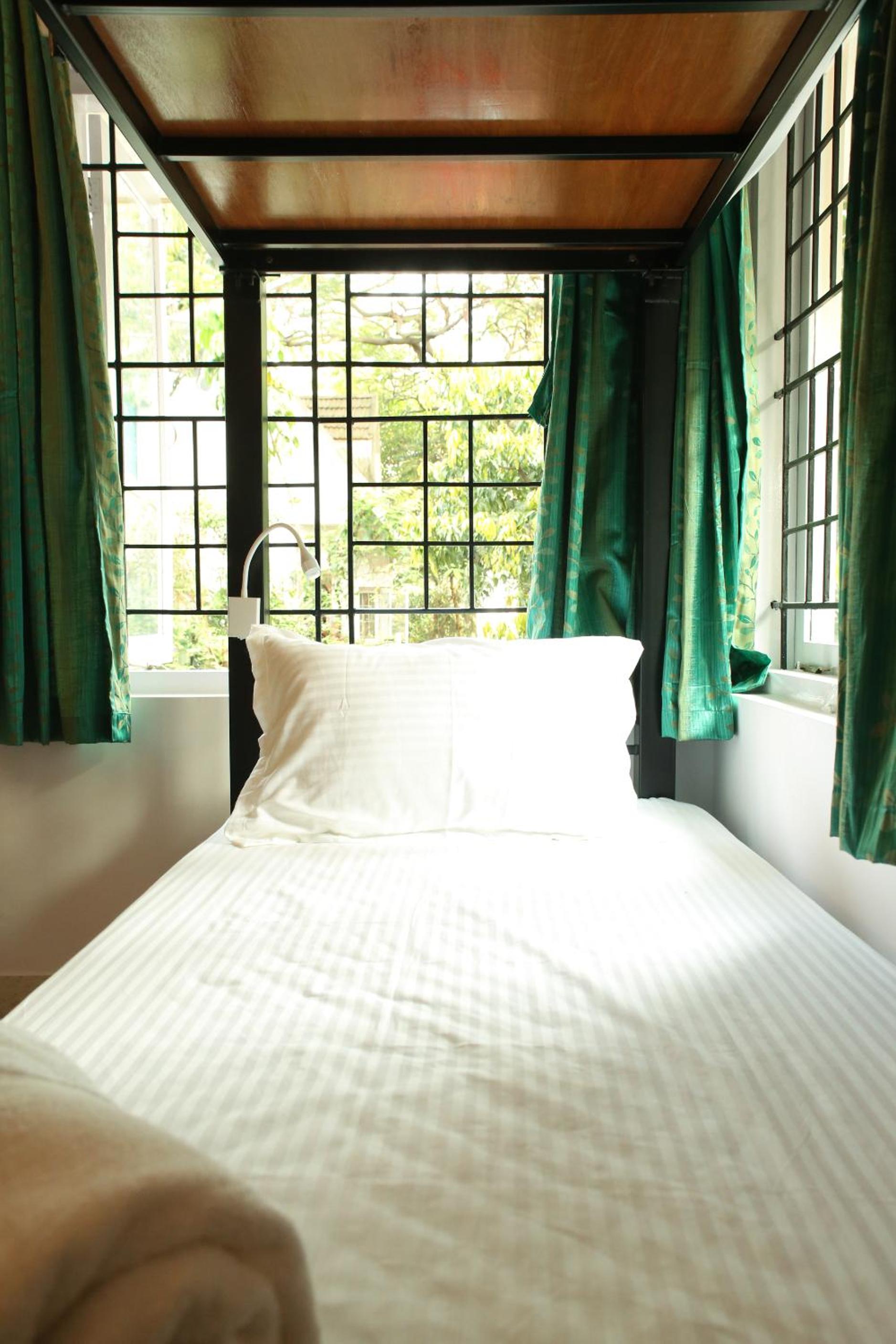 Locul Uptown - Near Bangalore Palace Grounds