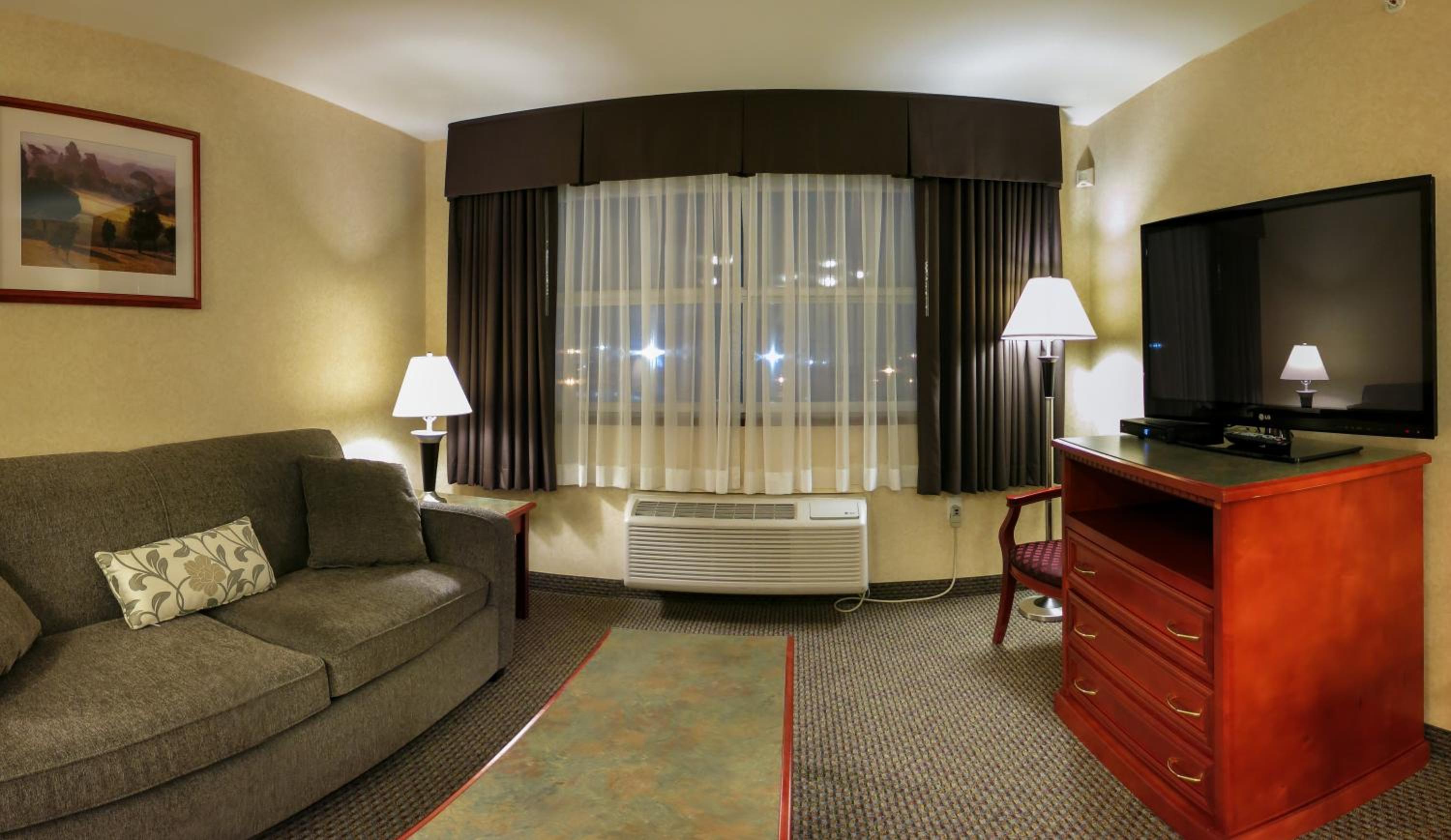 Langley Vacations - Days Inn  Suites by Wyndham Langley - Property Image 6