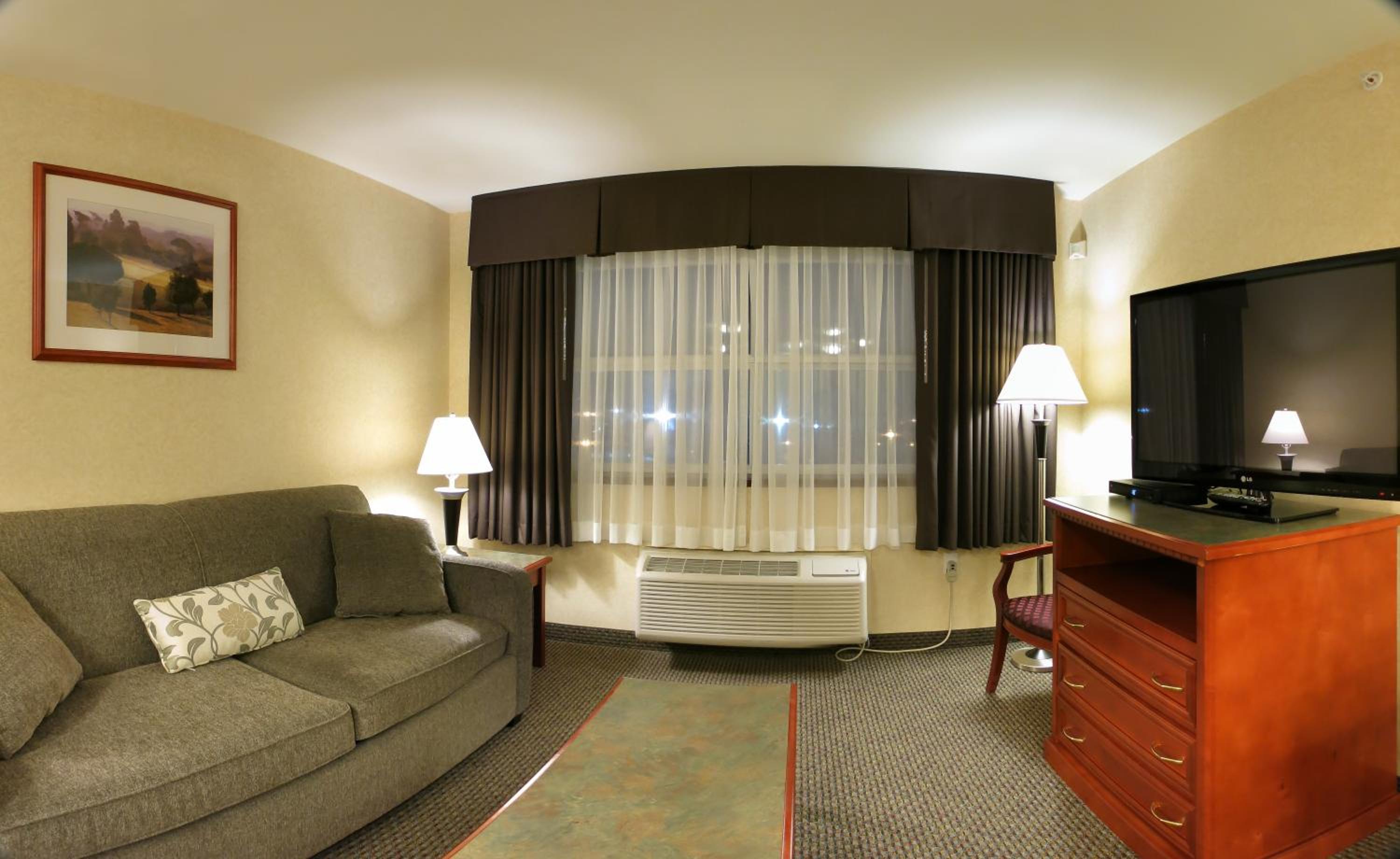 Langley Vacations - Days Inn  Suites by Wyndham Langley - Property Image 12