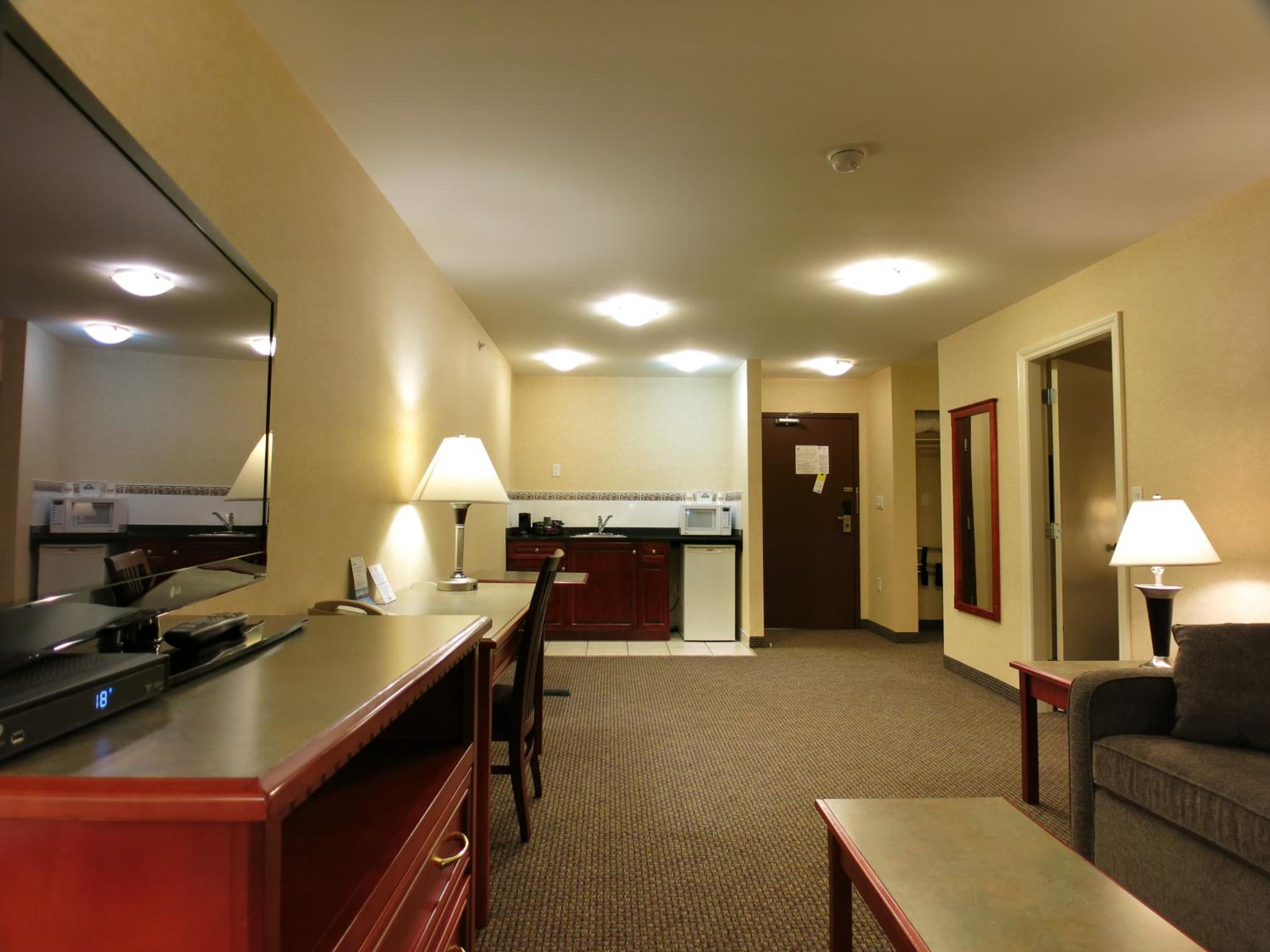 Langley Vacations - Days Inn  Suites by Wyndham Langley - Property Image 2