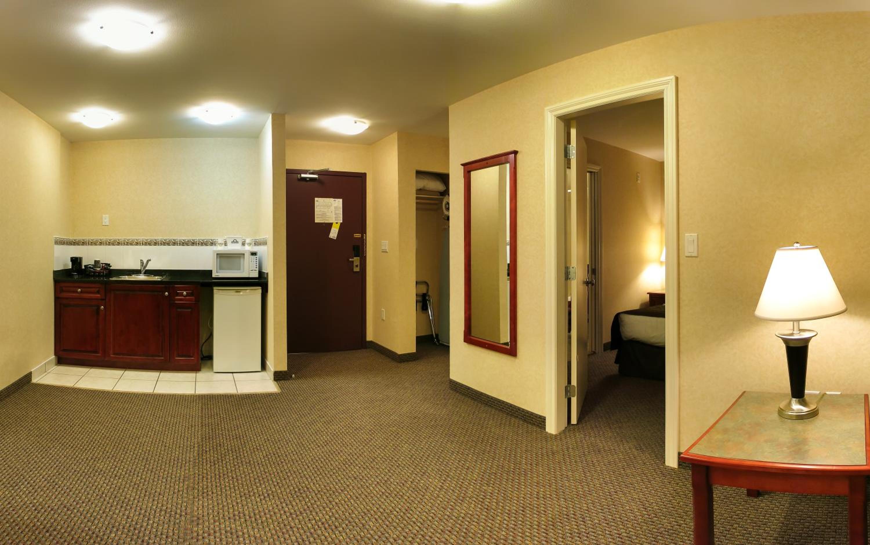 Langley Vacations - Days Inn  Suites by Wyndham Langley - Property Image 3