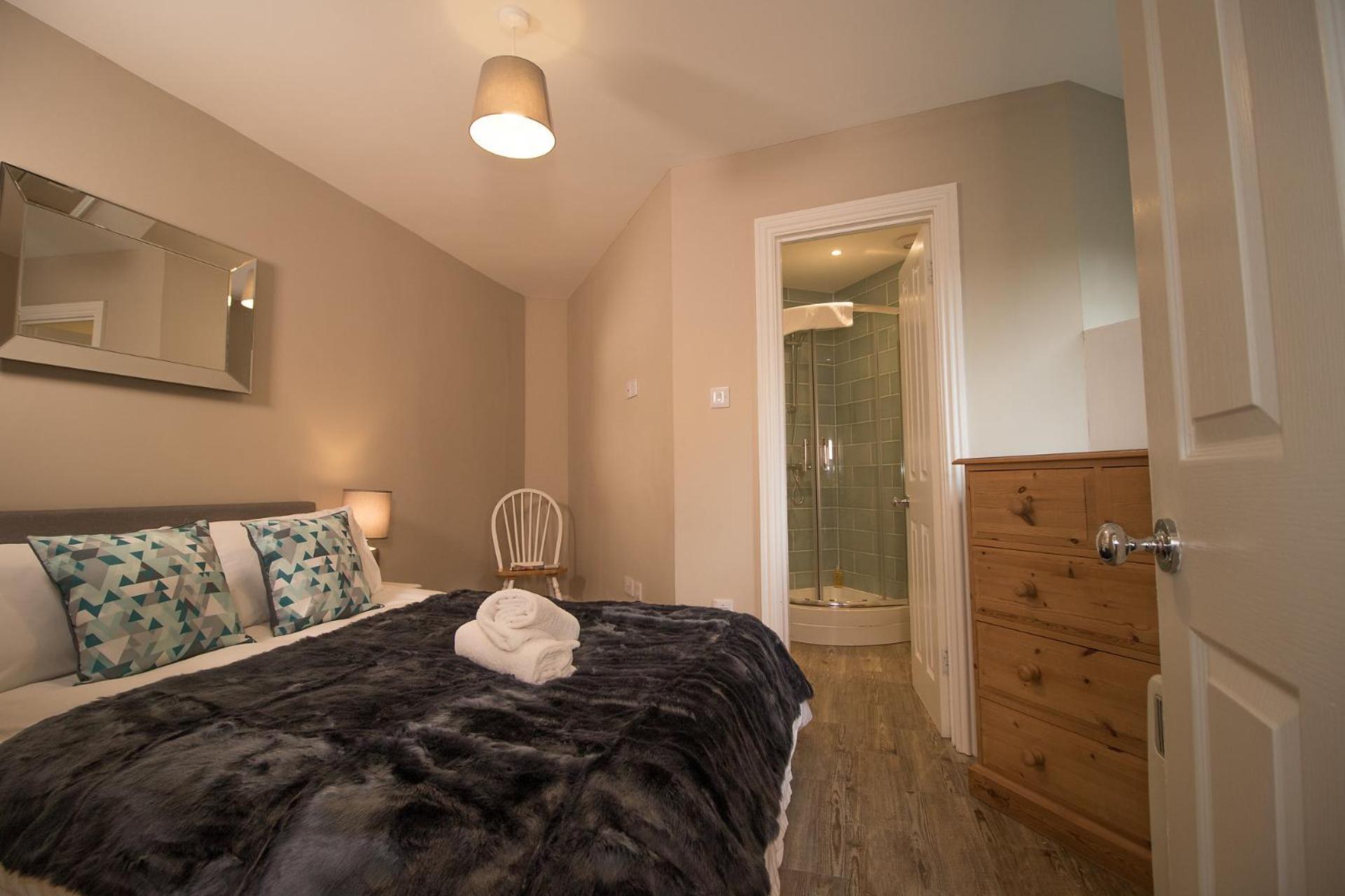 Lord Raglan House One Bedroom with Parking