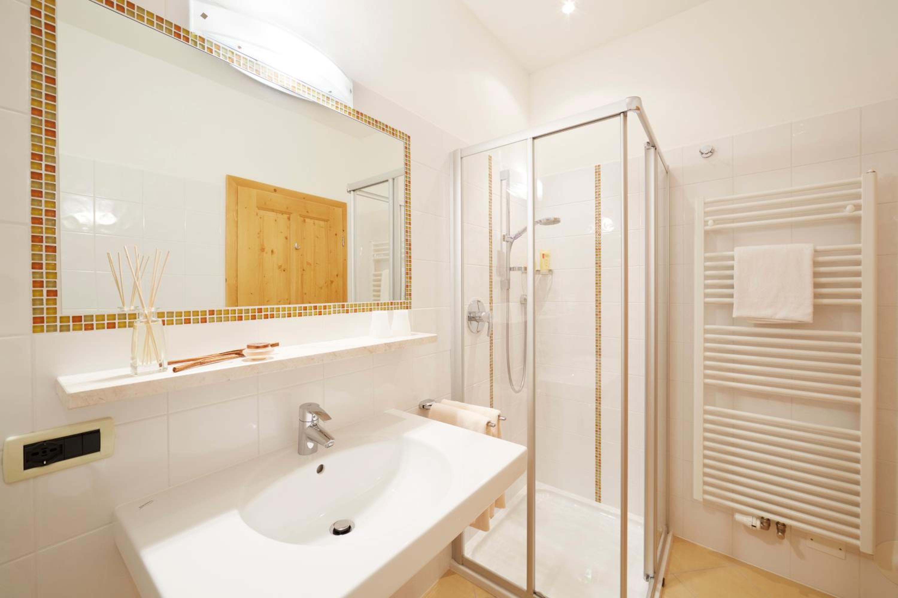 Kreuzwegerhof Nals - Historic Nature Stay with Pool near Meran & Bozen