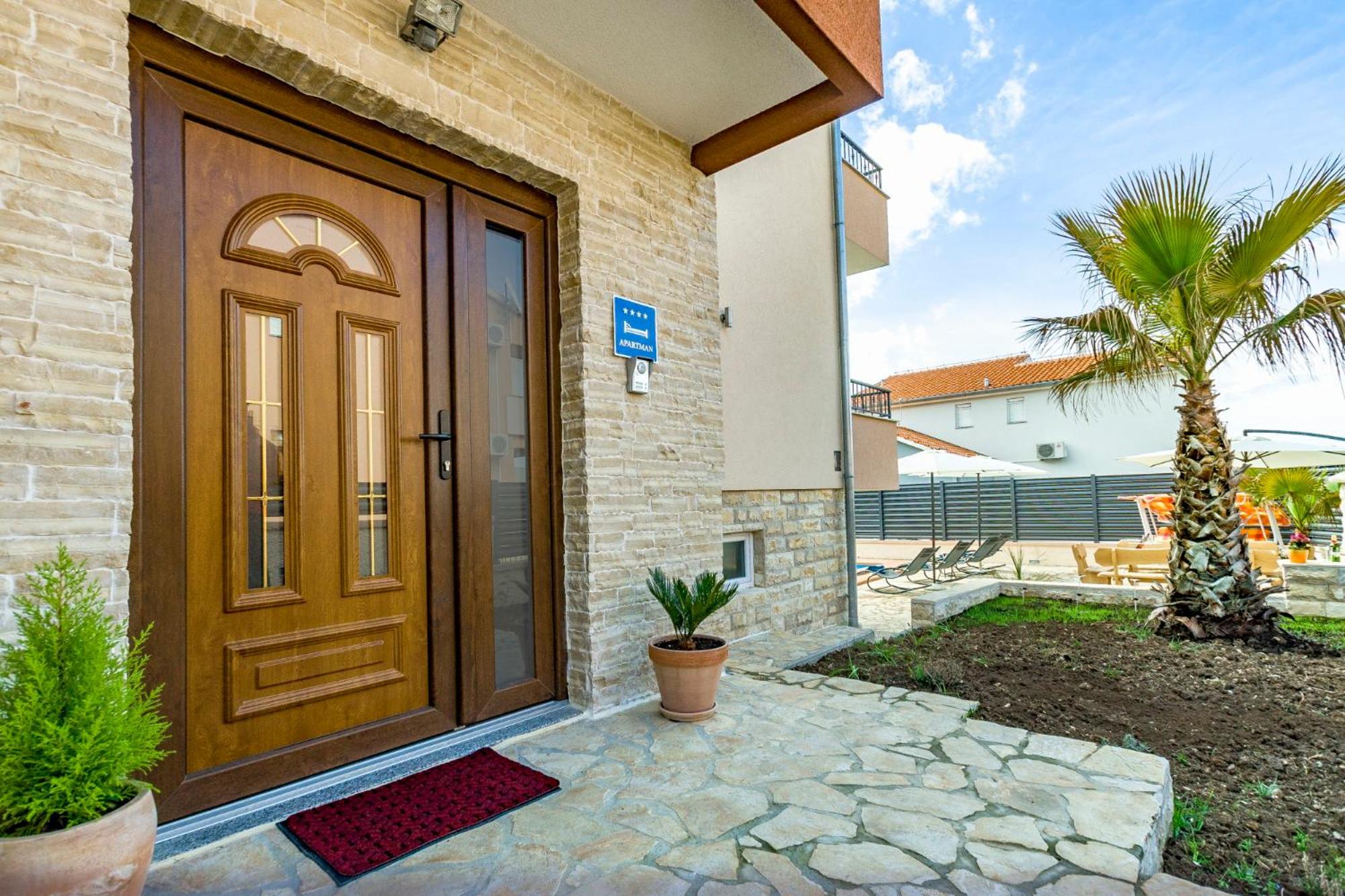 Hotel Apartment Maja with private pool - Image 1