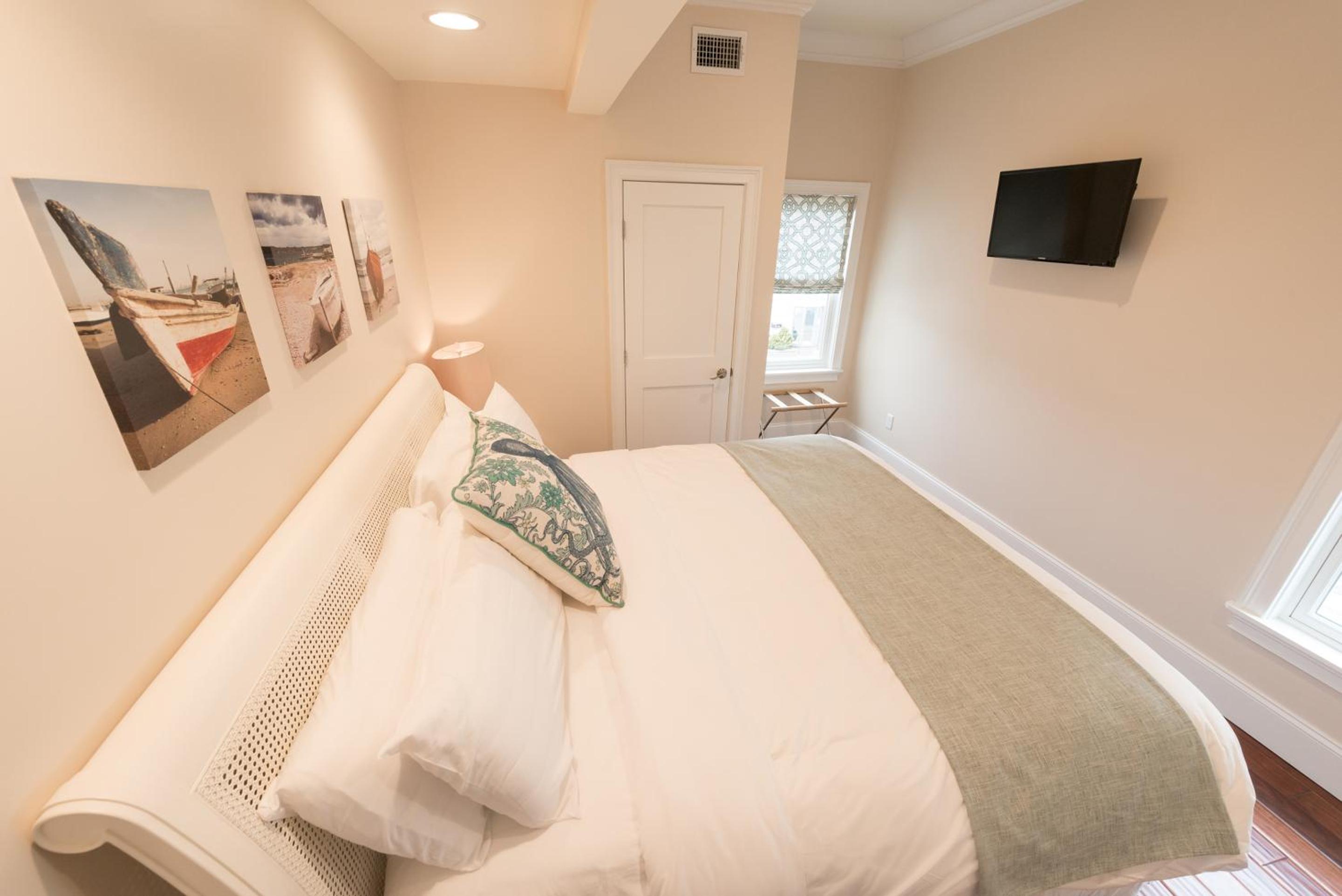 The Newport Lofts - 548 Thames Street