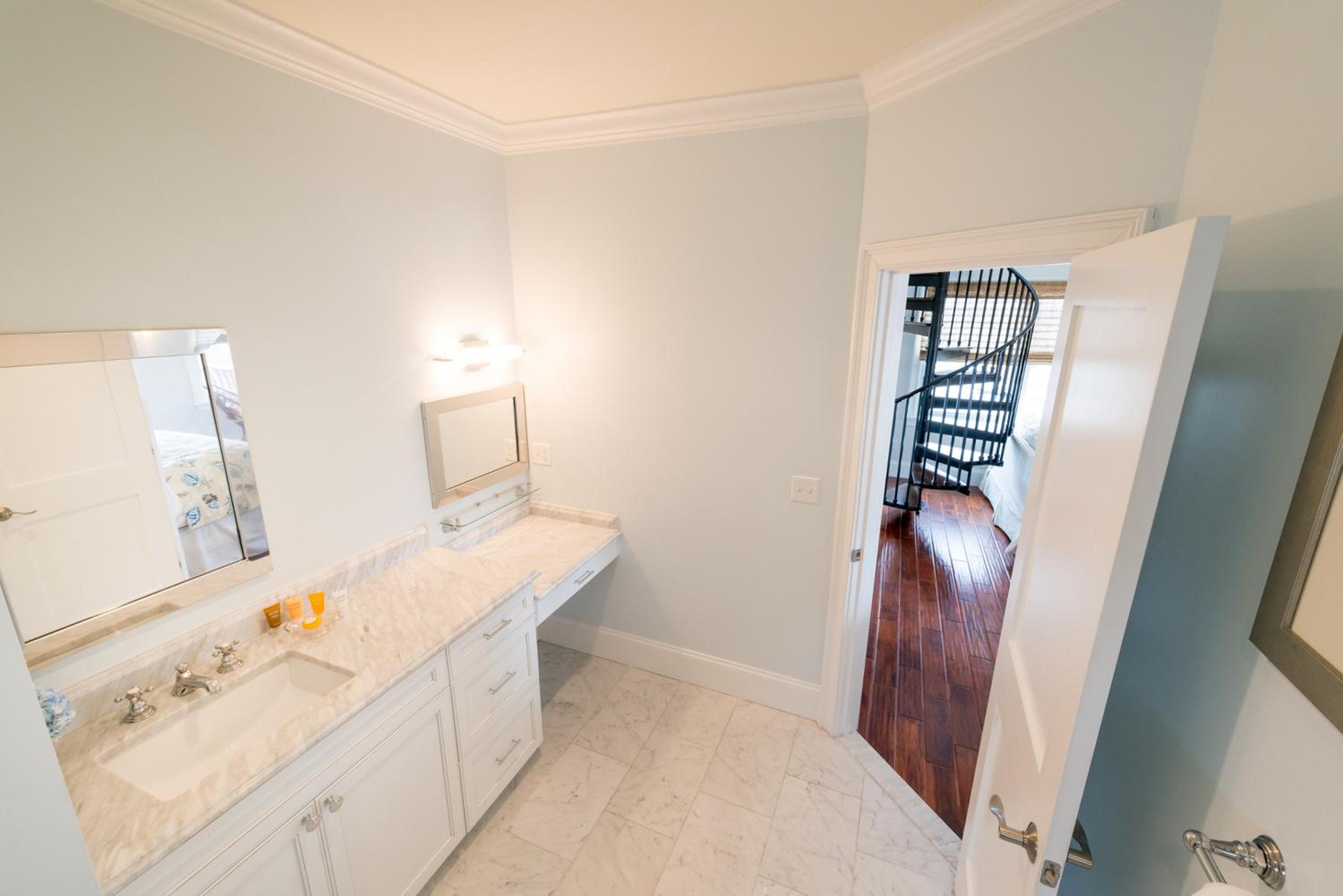 The Newport Lofts - 548 Thames Street