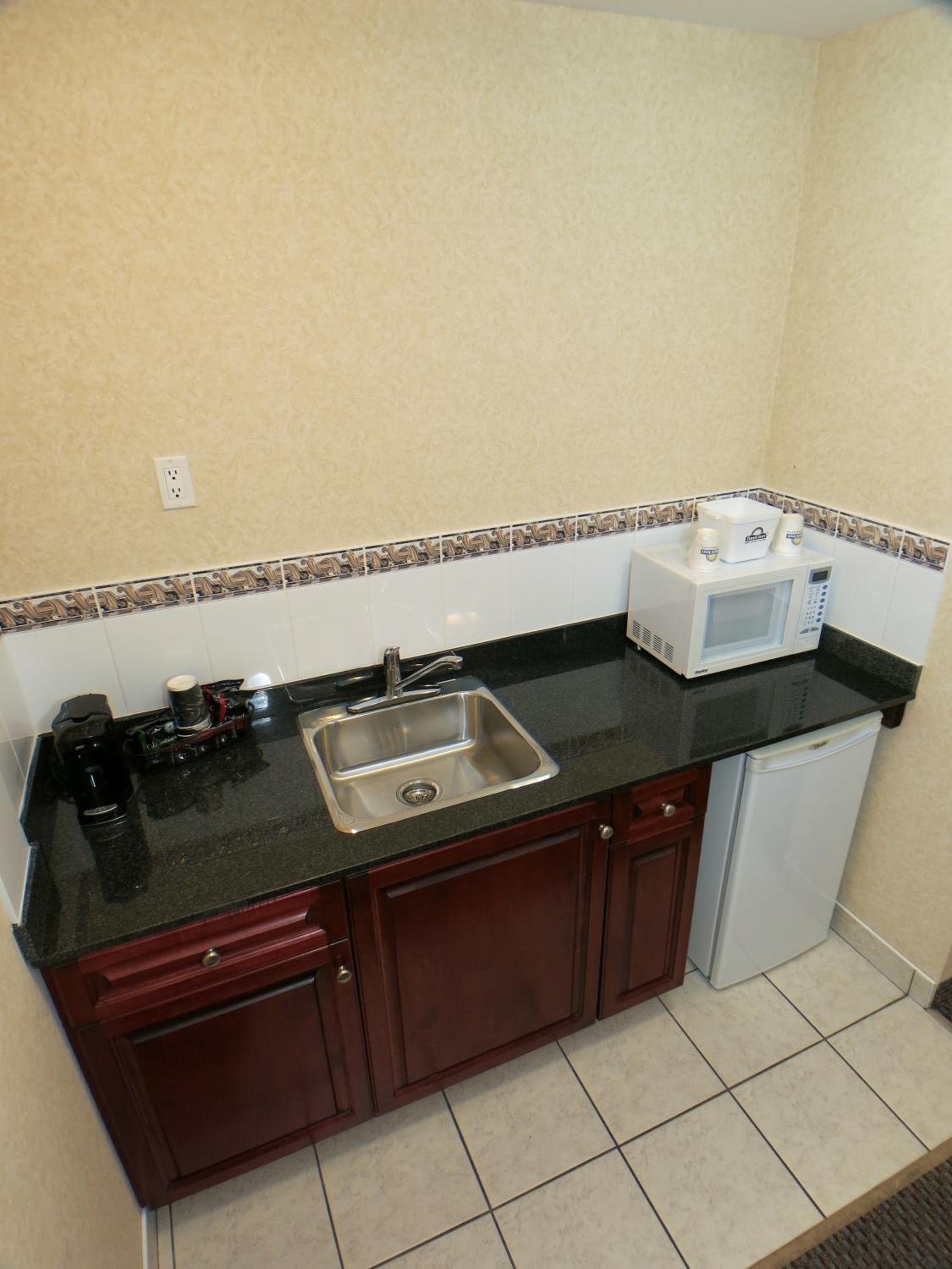 Langley Vacations - Days Inn  Suites by Wyndham Langley - Property Image 4