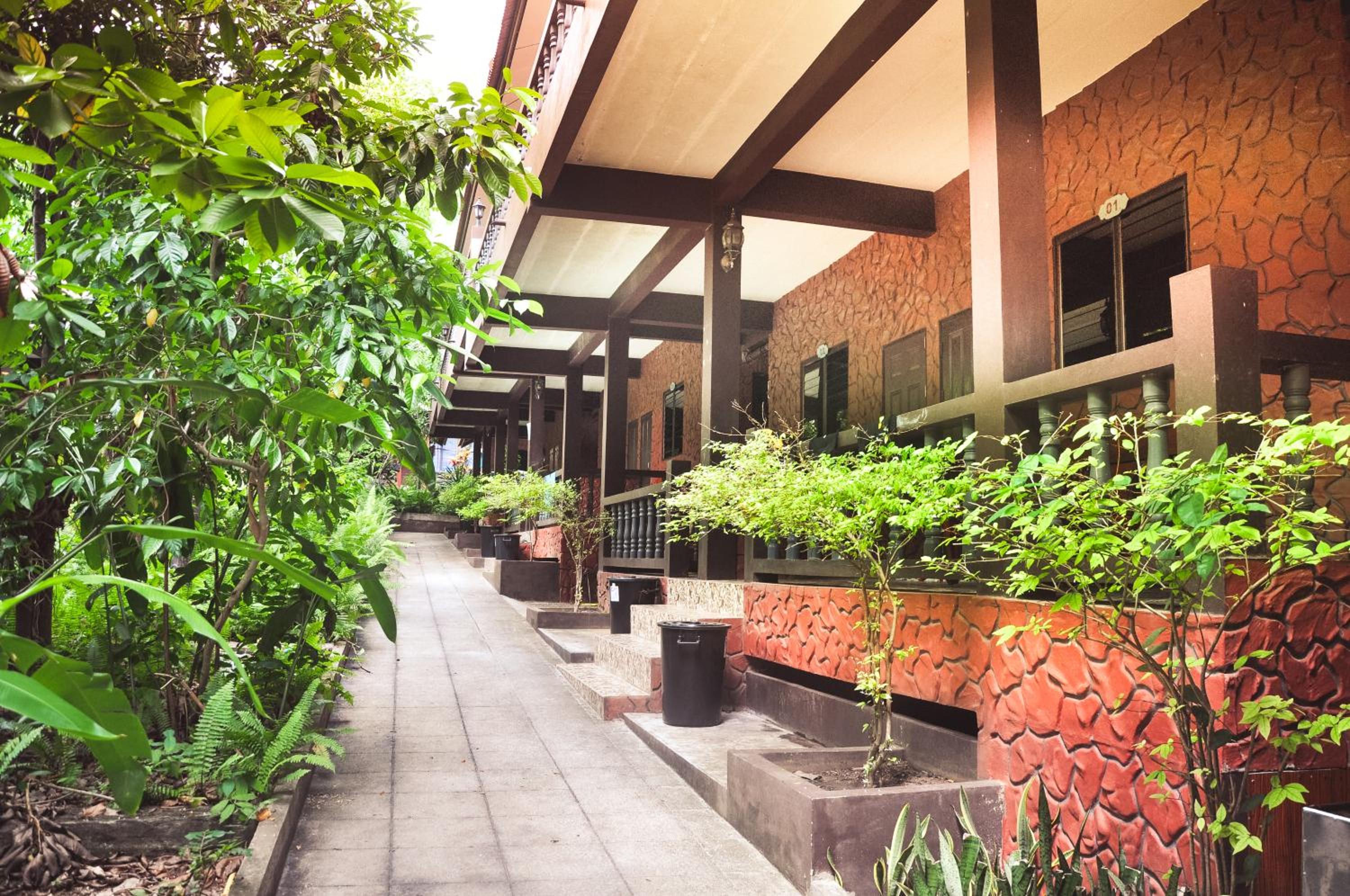 Coral Resort & Bungalows