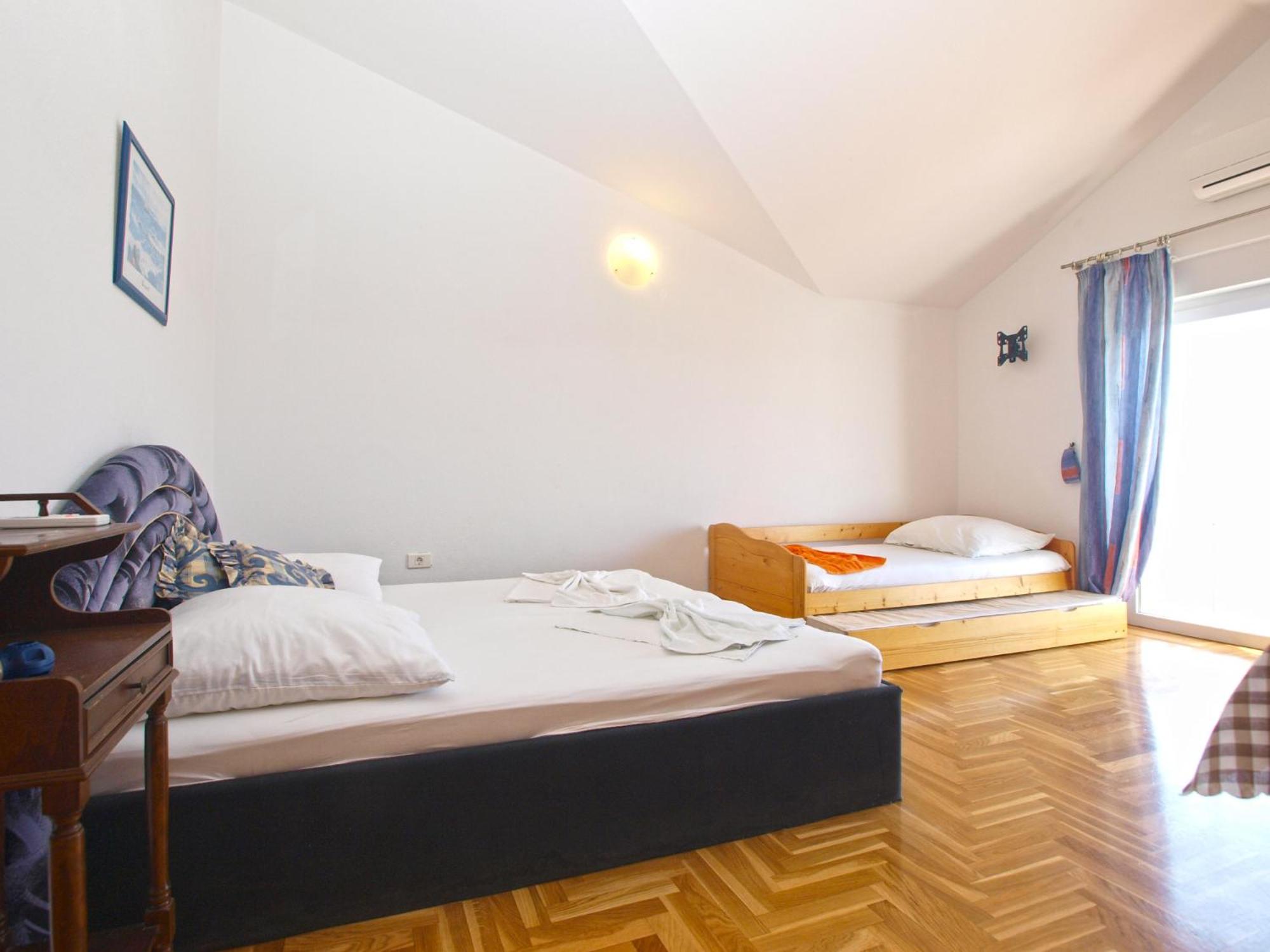 Apartments Anto 1598 view 4