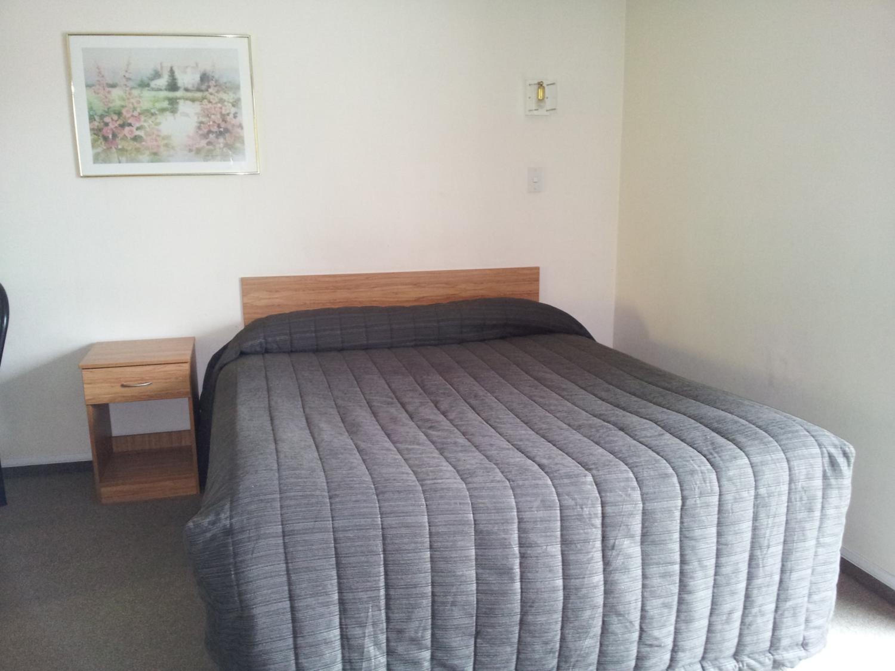 Ace High Motor Inn
