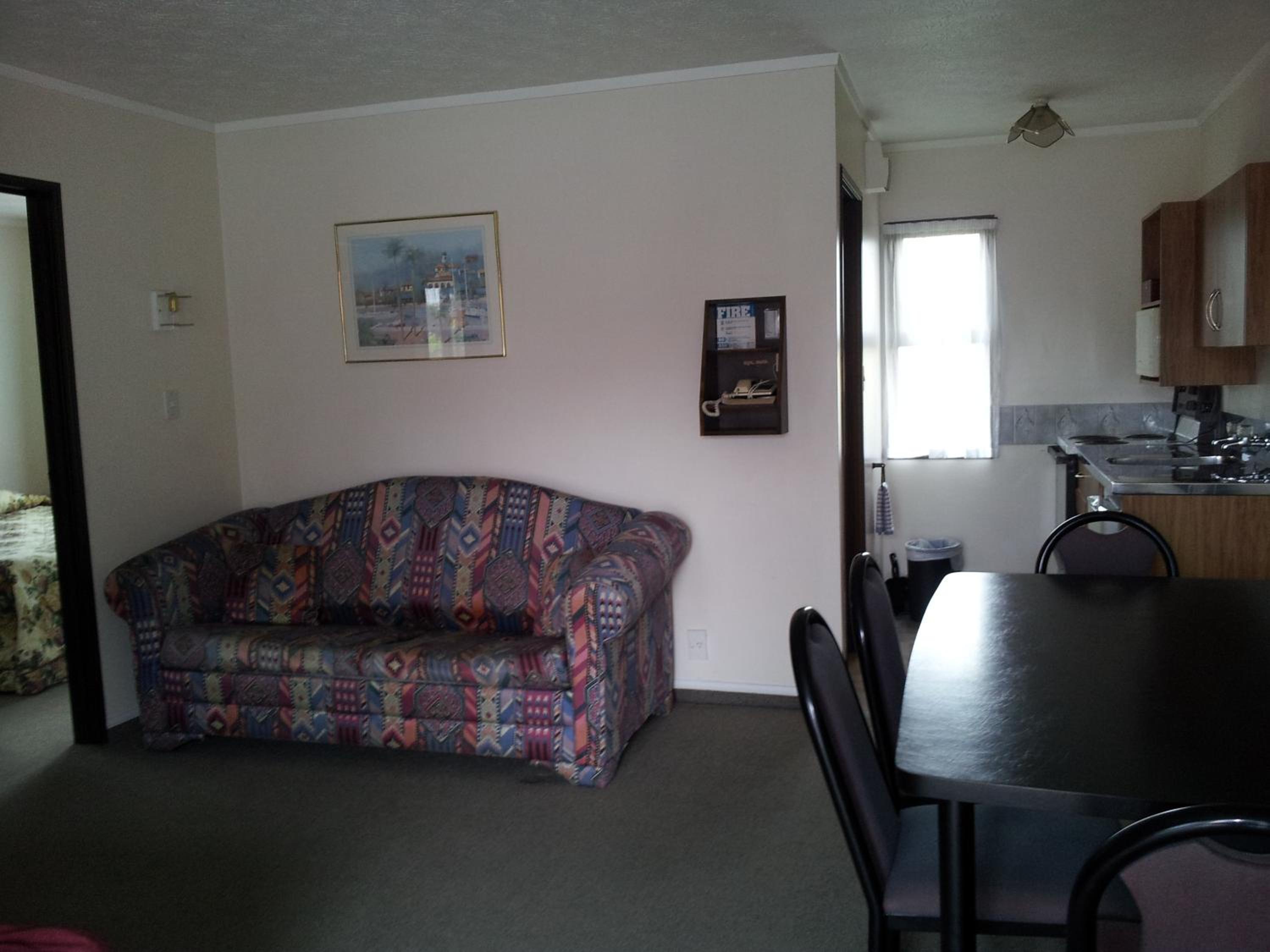 Ace High Motor Inn