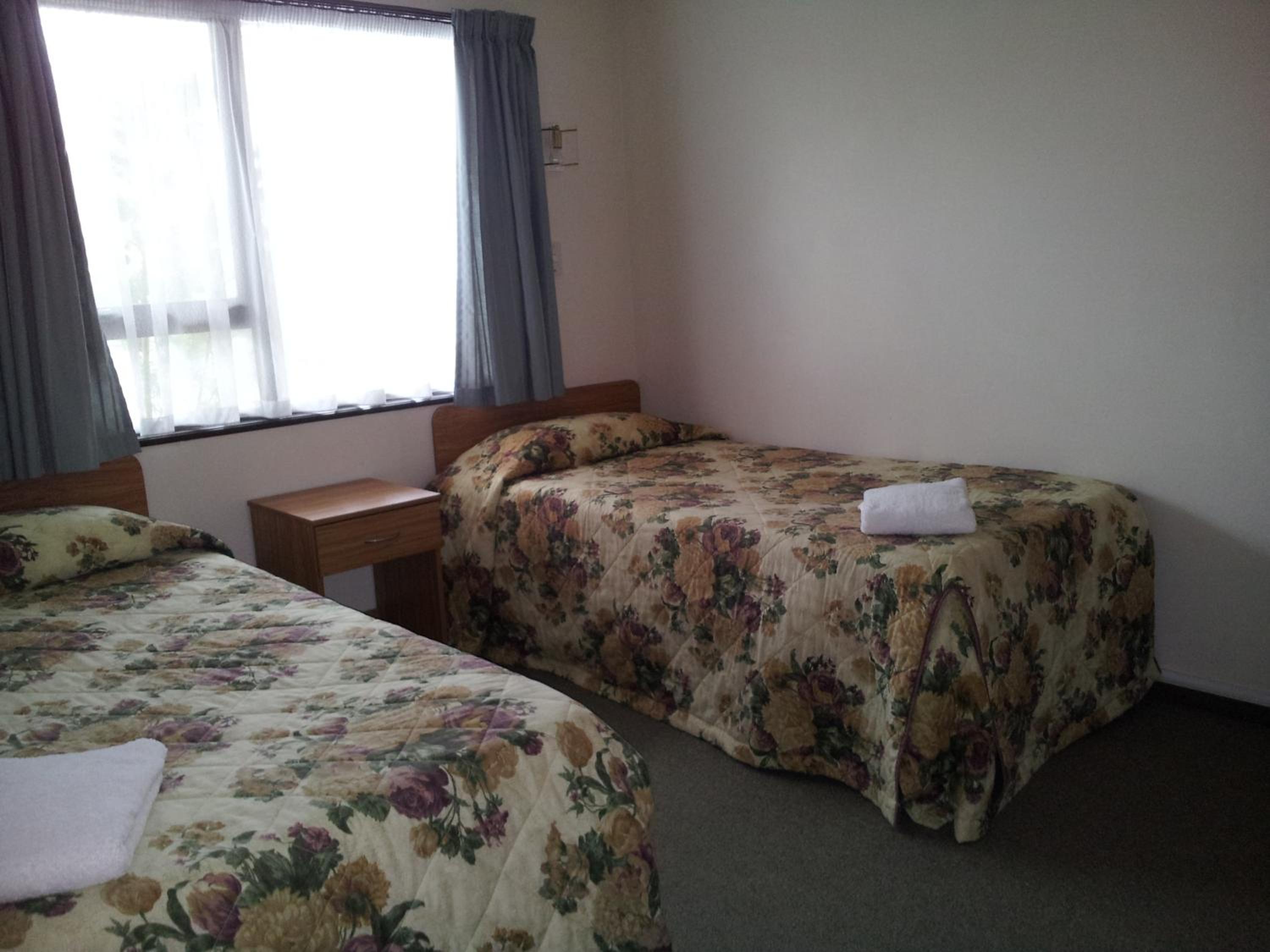 Ace High Motor Inn