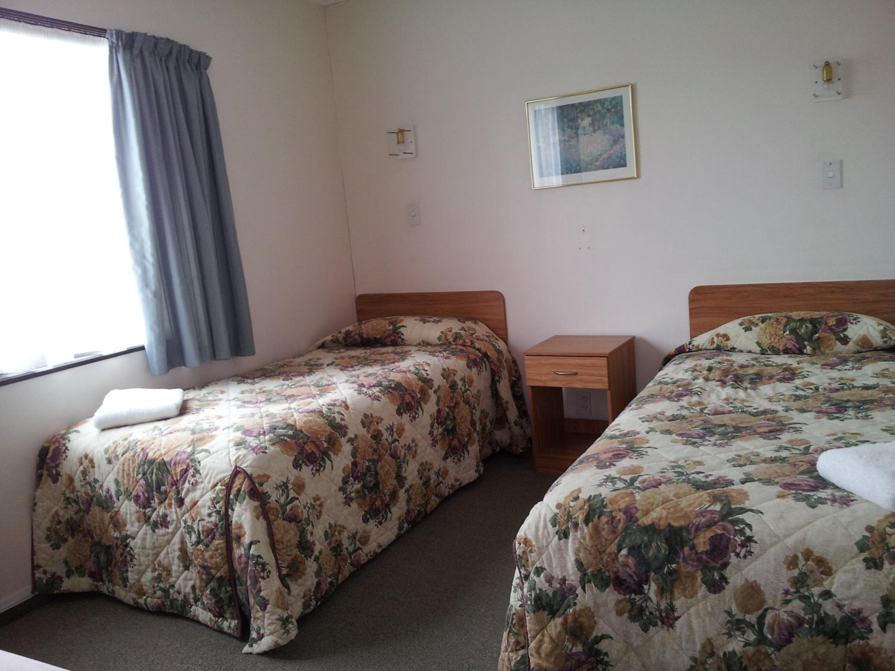 Ace High Motor Inn