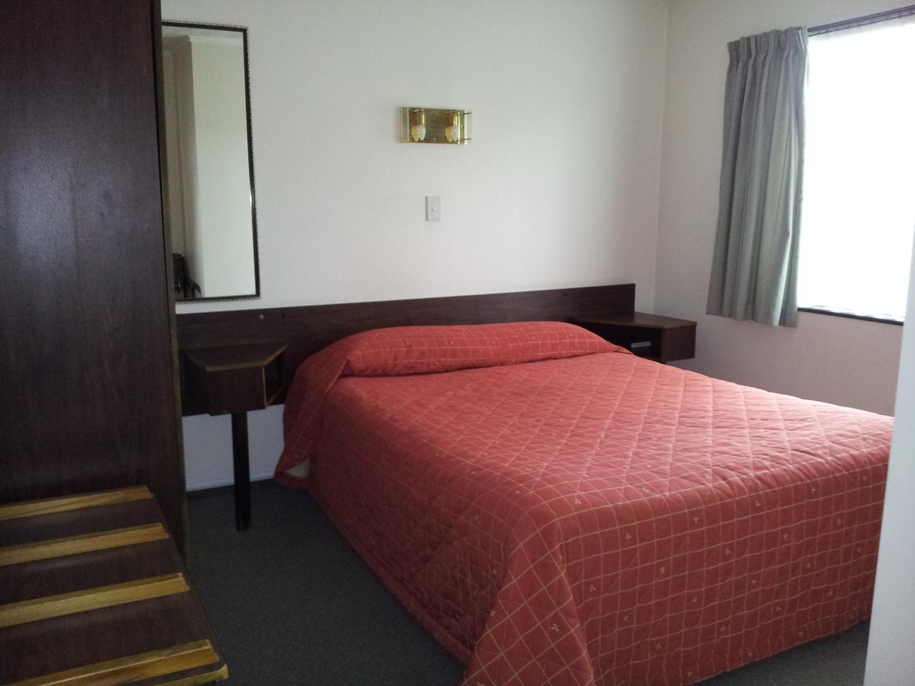 Ace High Motor Inn