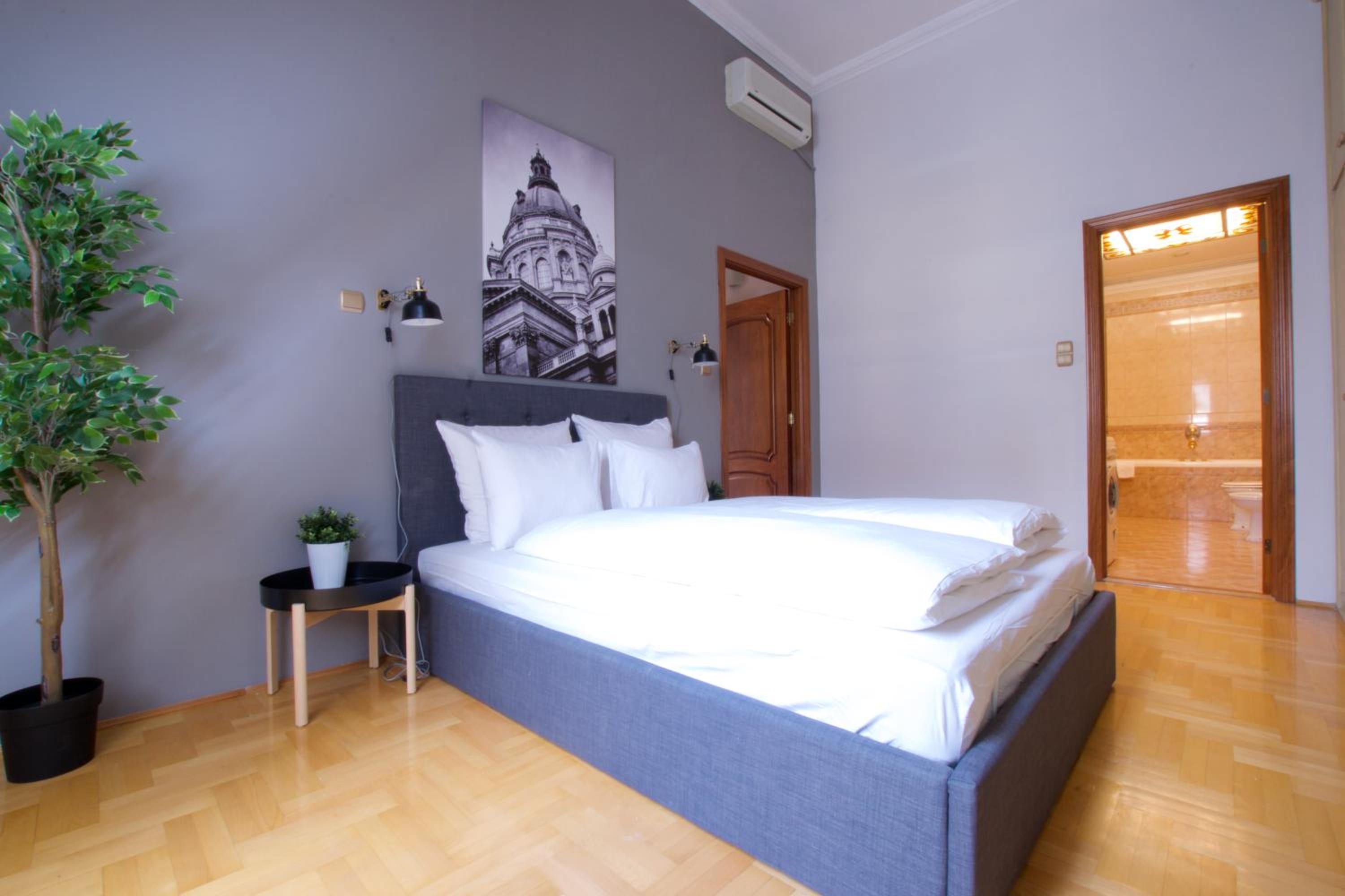 Standerd Apartment by Hi5 - Lovag Family Suites view 3