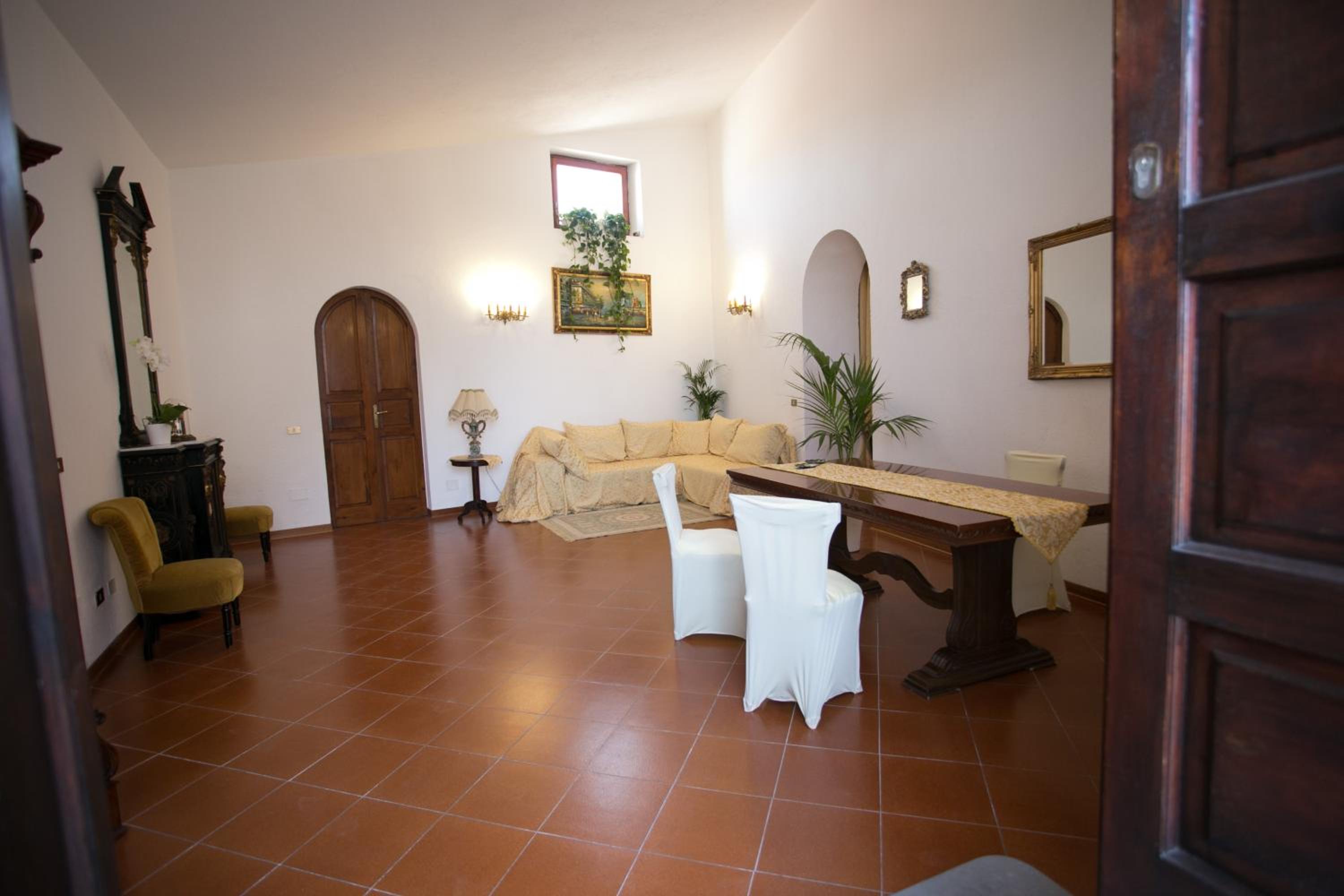 IL Marchese Del Grillo en Tropea — hotel room
