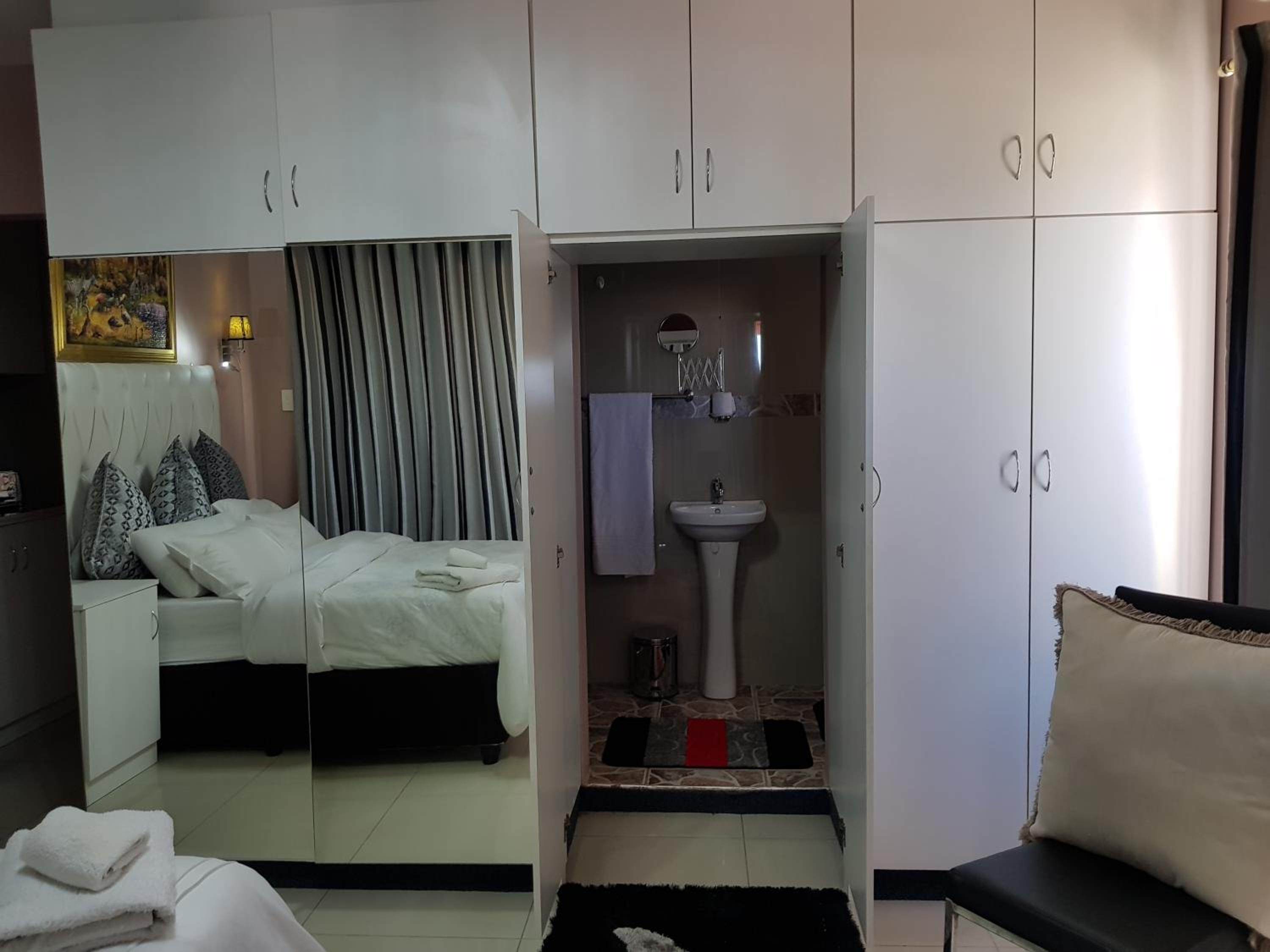 RJs Guesthouse