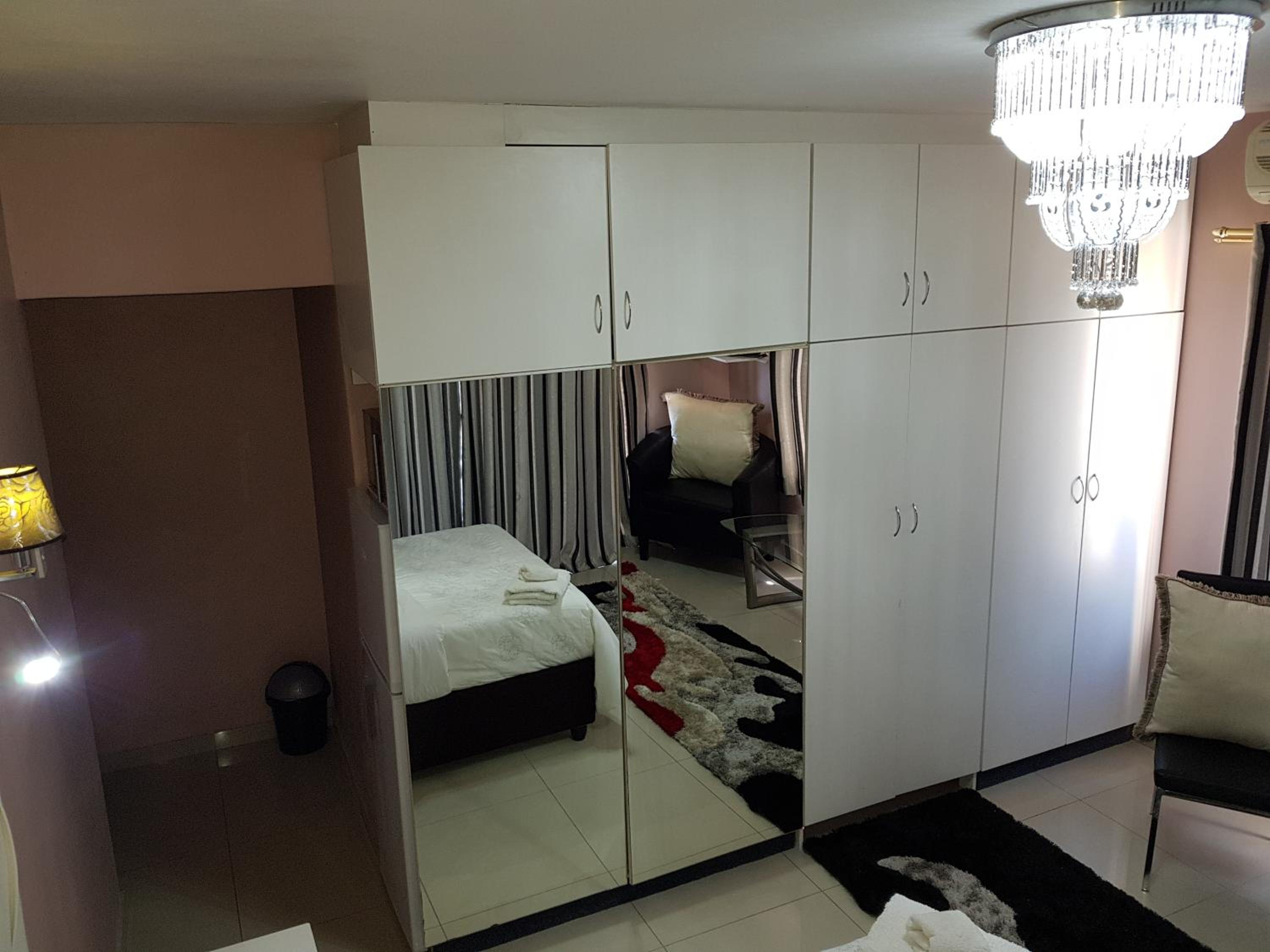 RJs Guesthouse