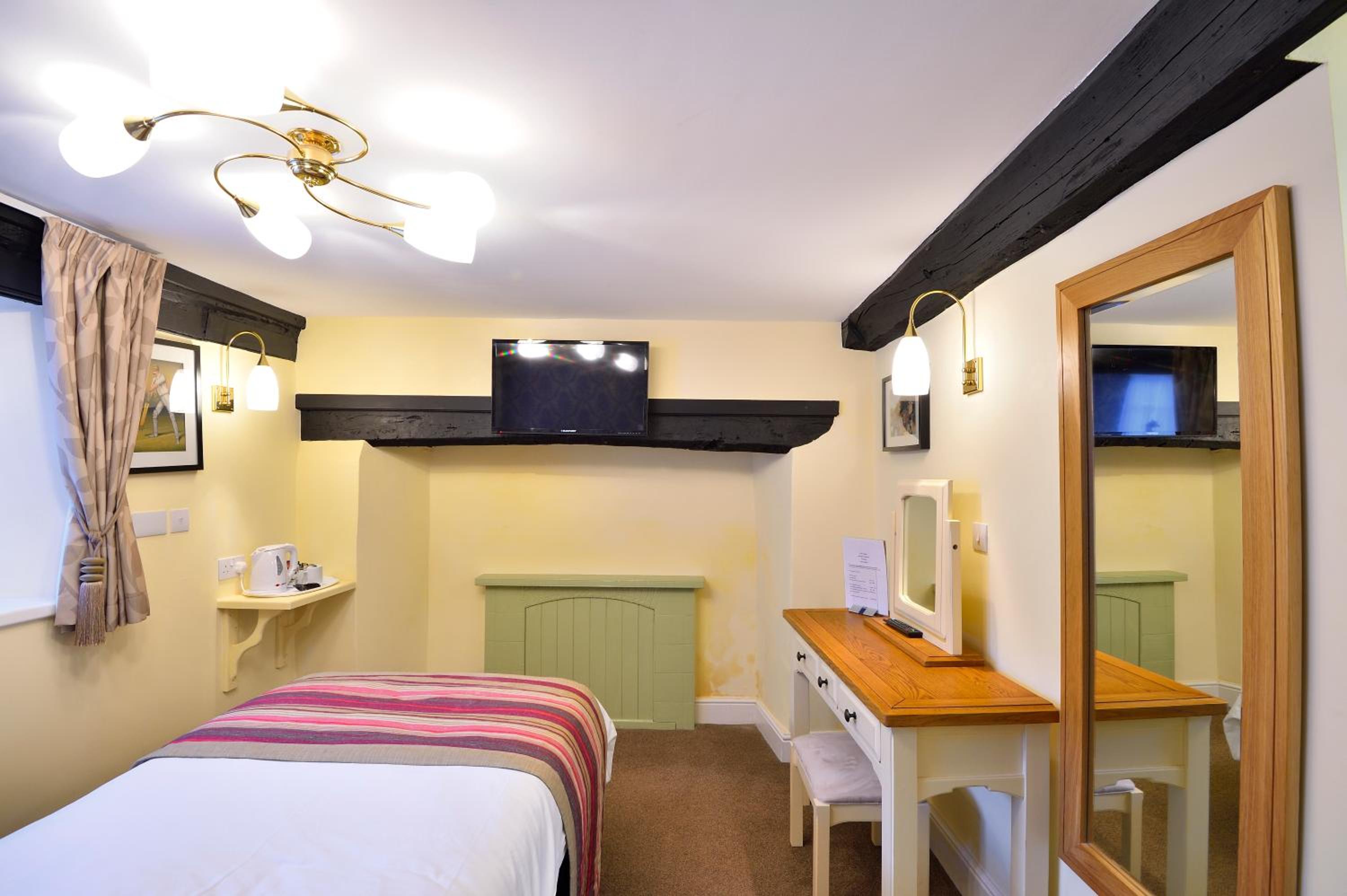 The Royal Victoria and Bull Hotel