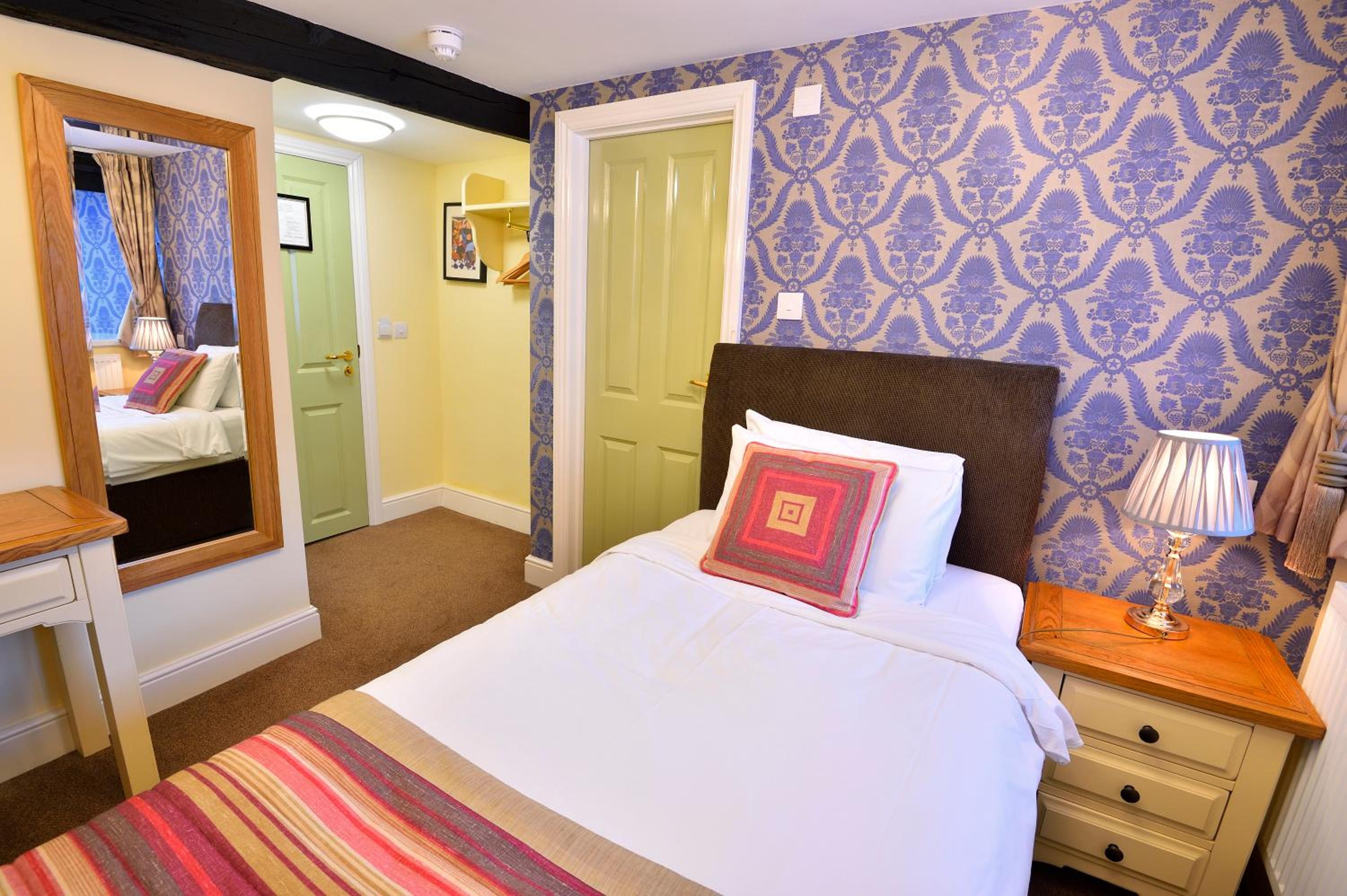 The Royal Victoria and Bull Hotel