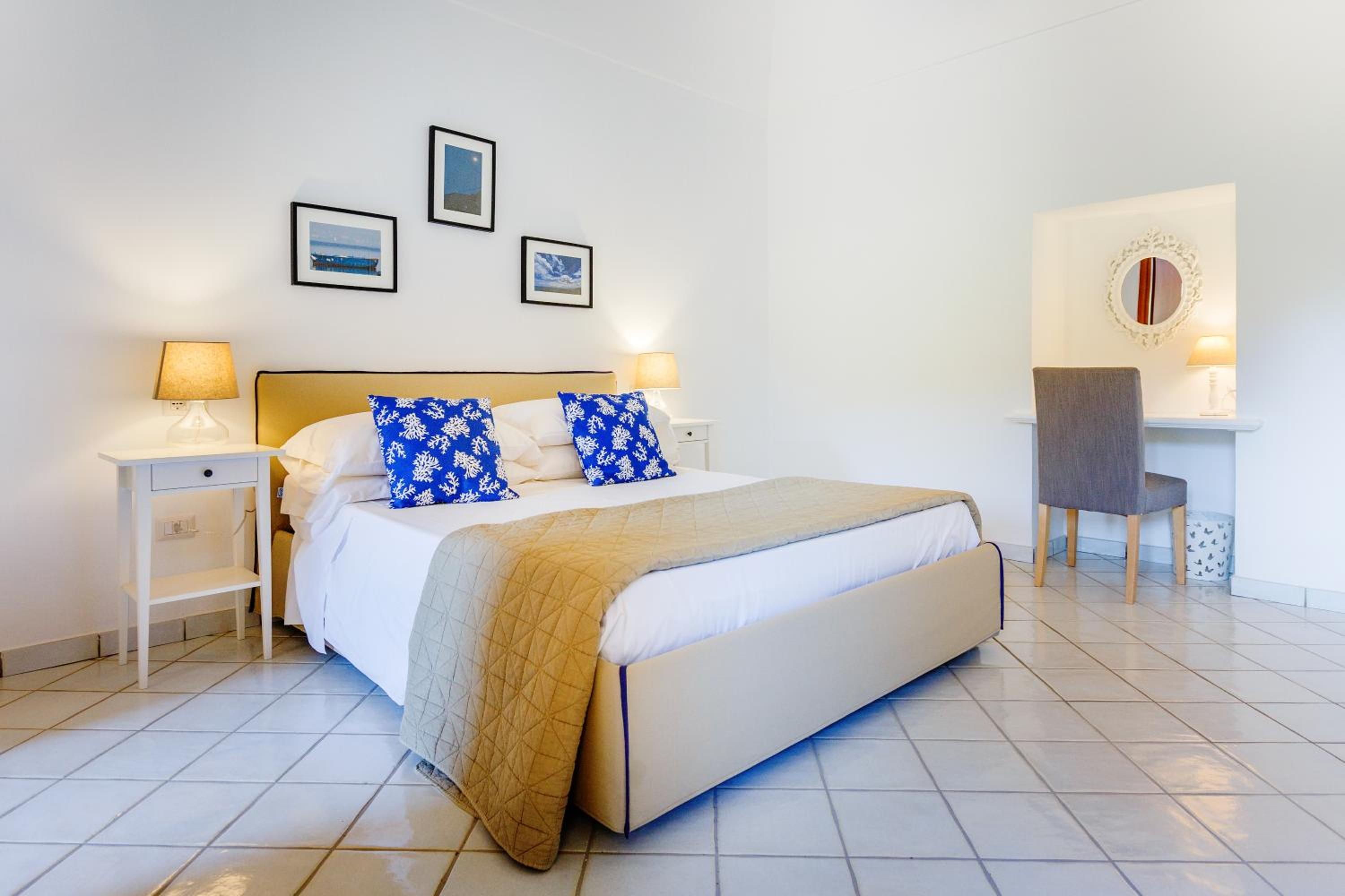 Casa Assunta B&B en Vico Equense — hotel room