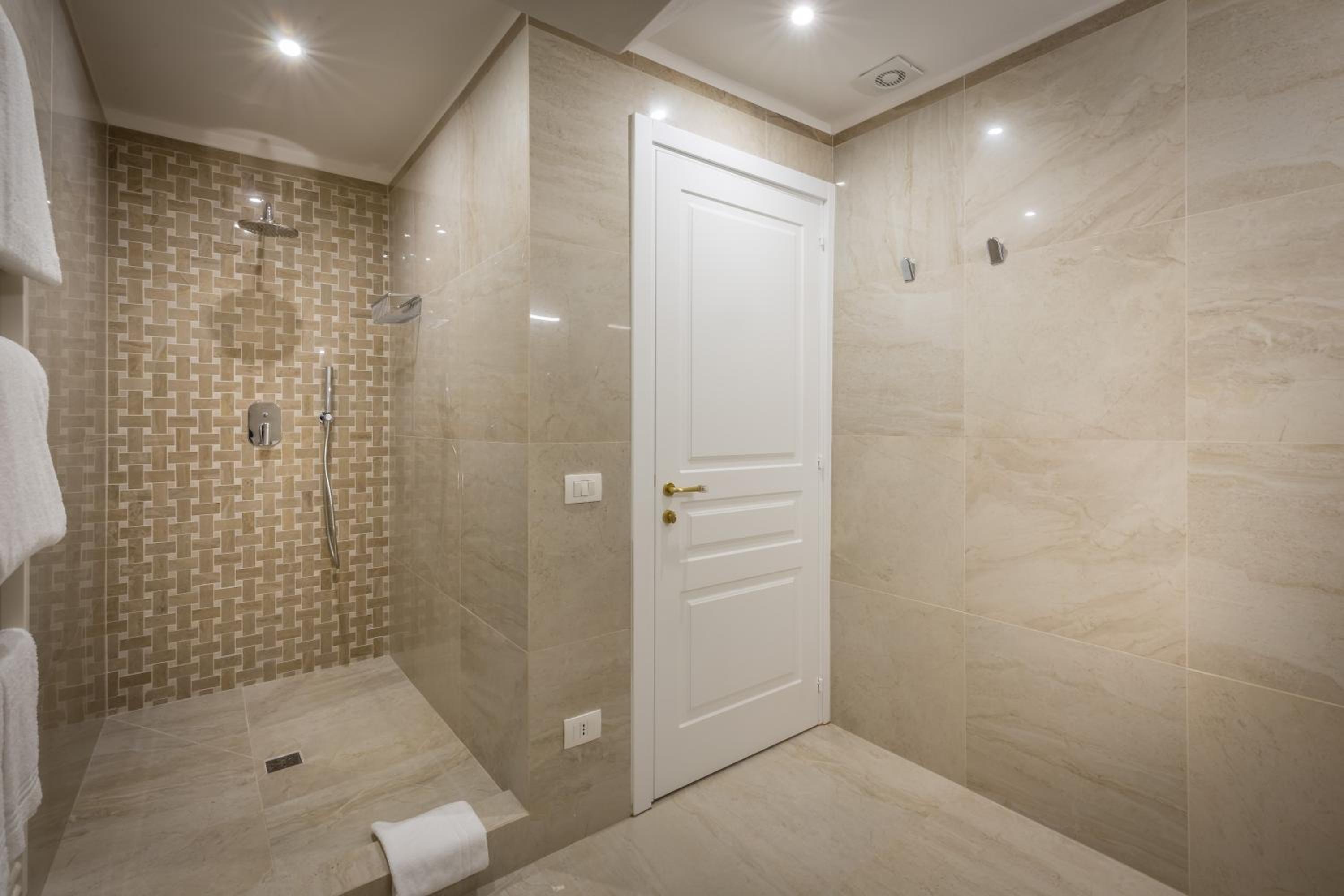 Residenza Alessandra en Florence — bathroom