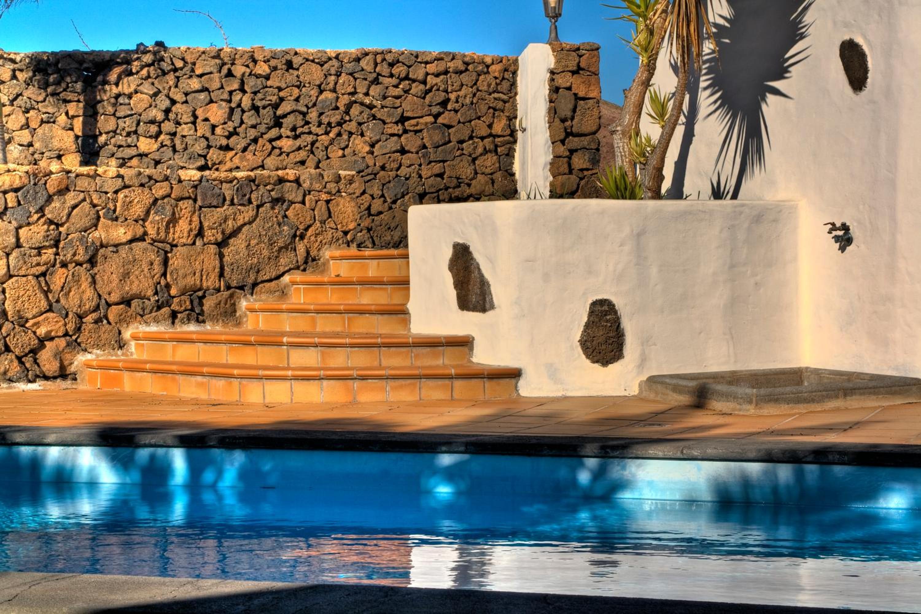 Hotel Villa Timanfaya - Image 1