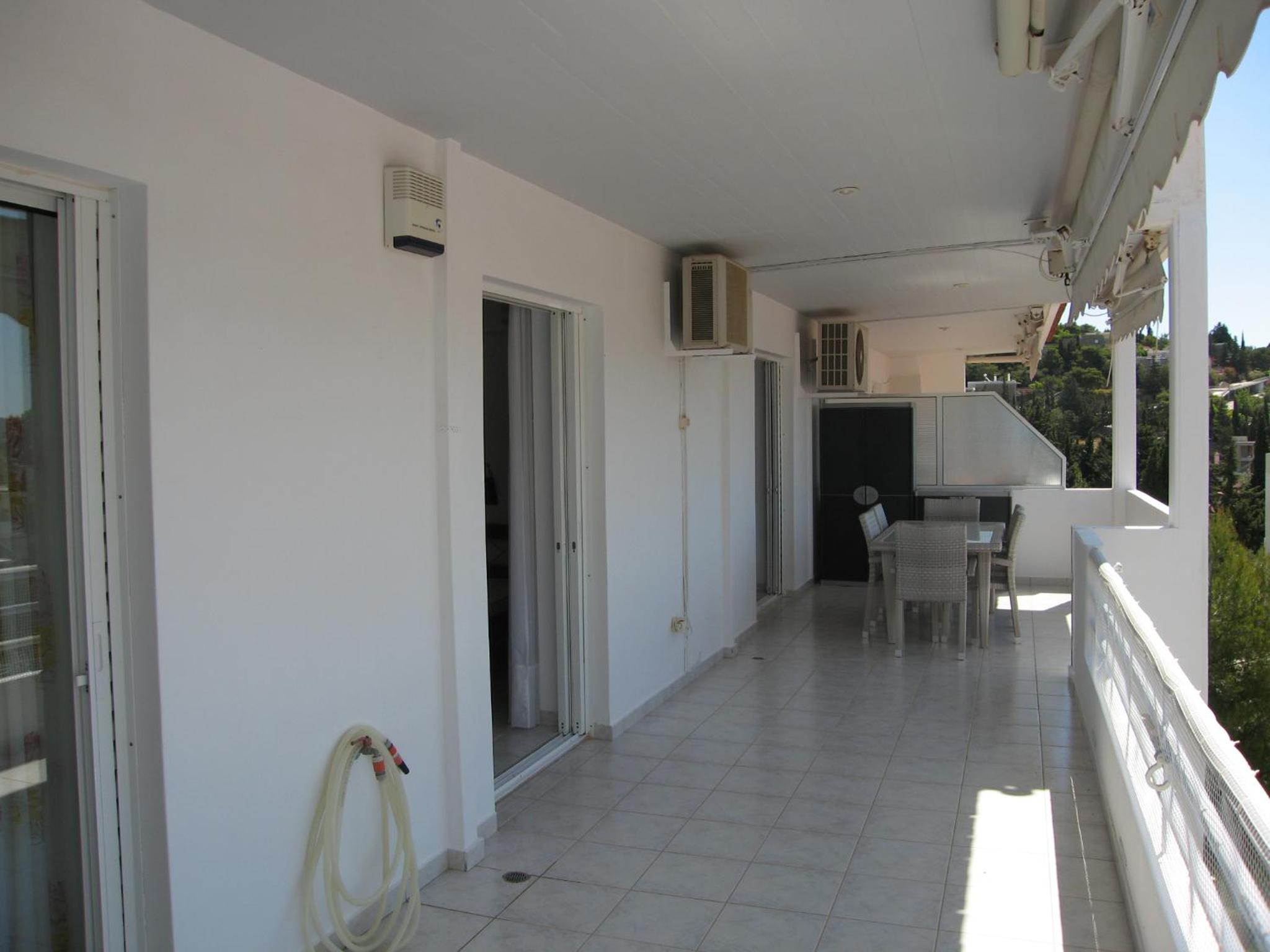 Seaside Modern Apartment - Explore Athens and Beyond