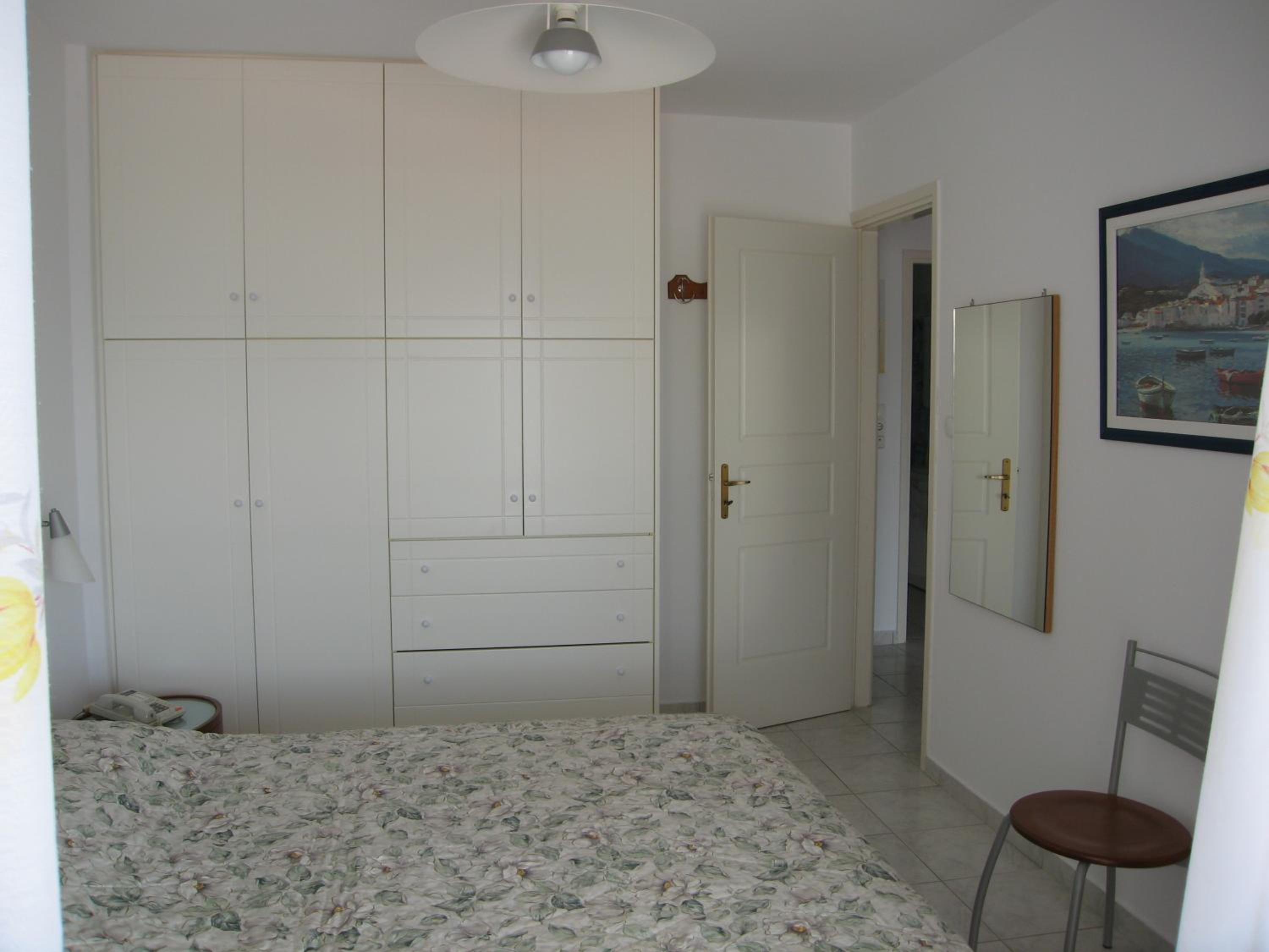 Seaside Modern Apartment - Explore Athens and Beyond