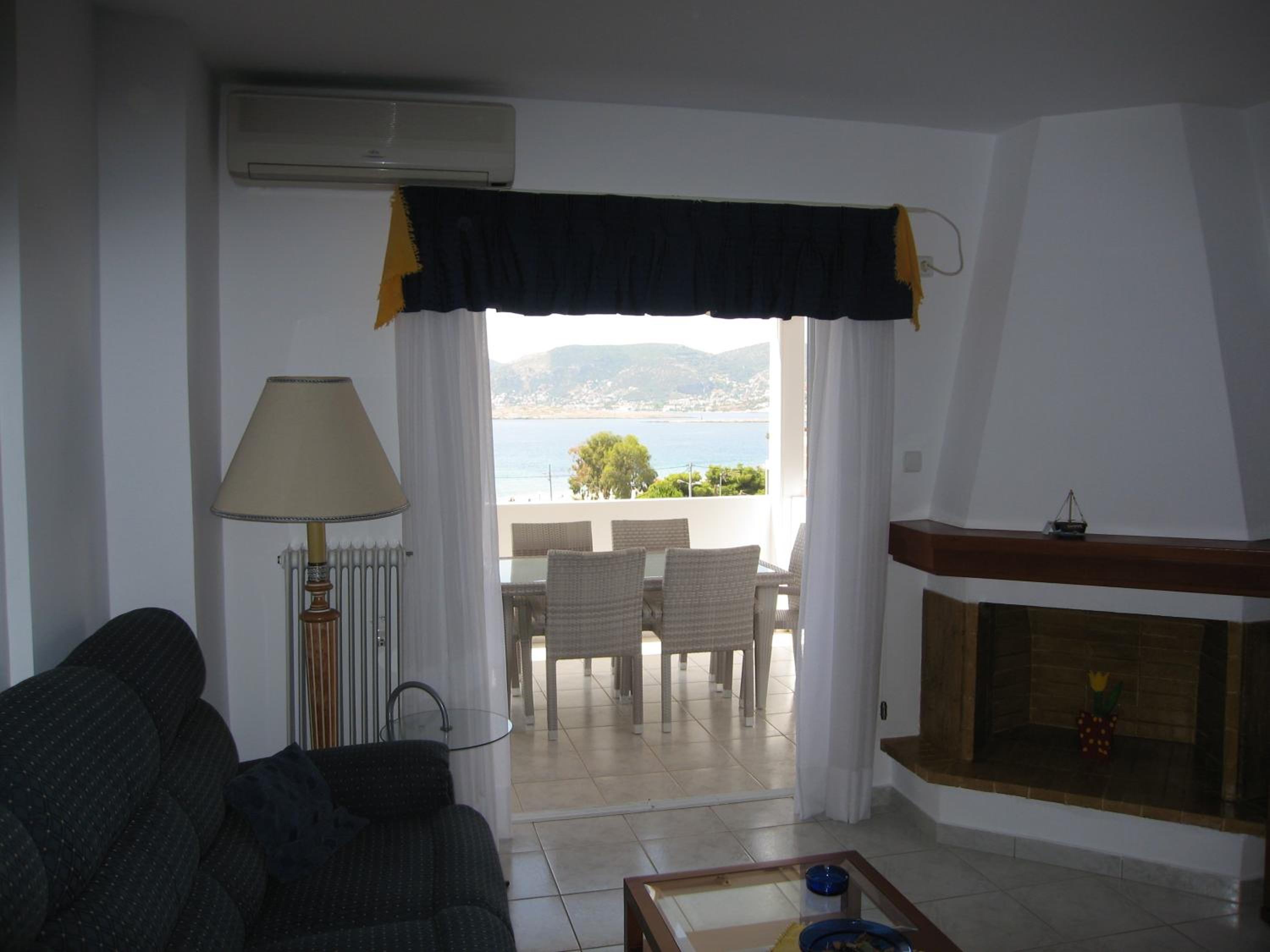 Seaside Modern Apartment - Explore Athens and Beyond