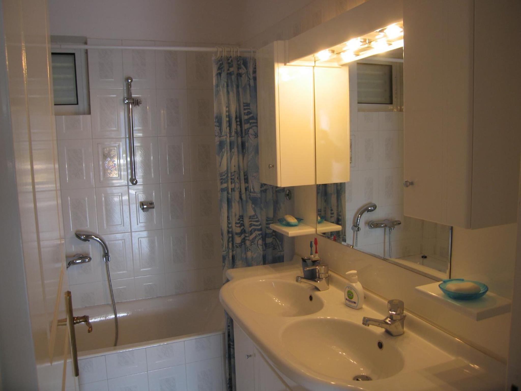Seaside Modern Apartment - Explore Athens and Beyond