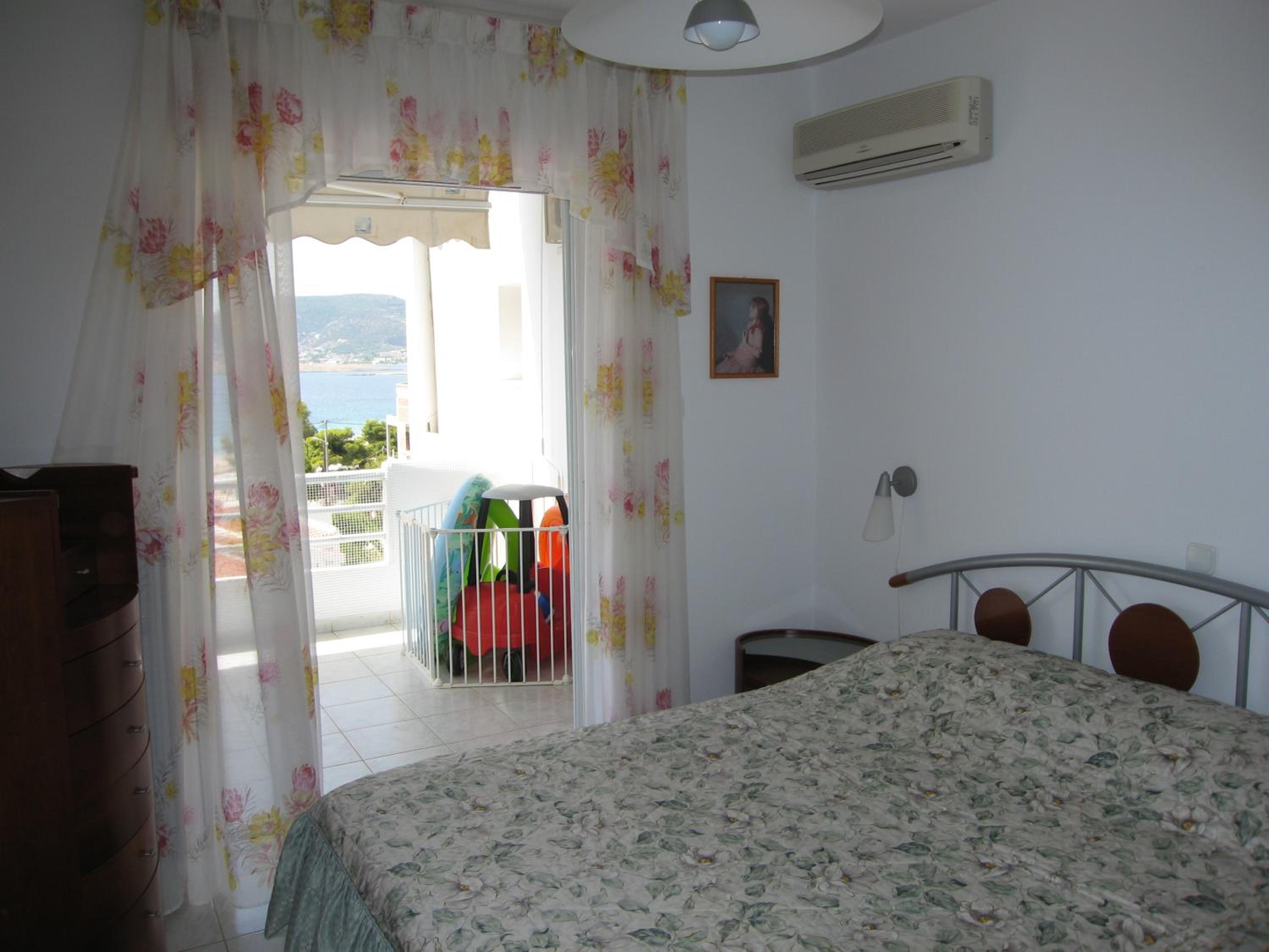 Seaside Modern Apartment - Explore Athens and Beyond
