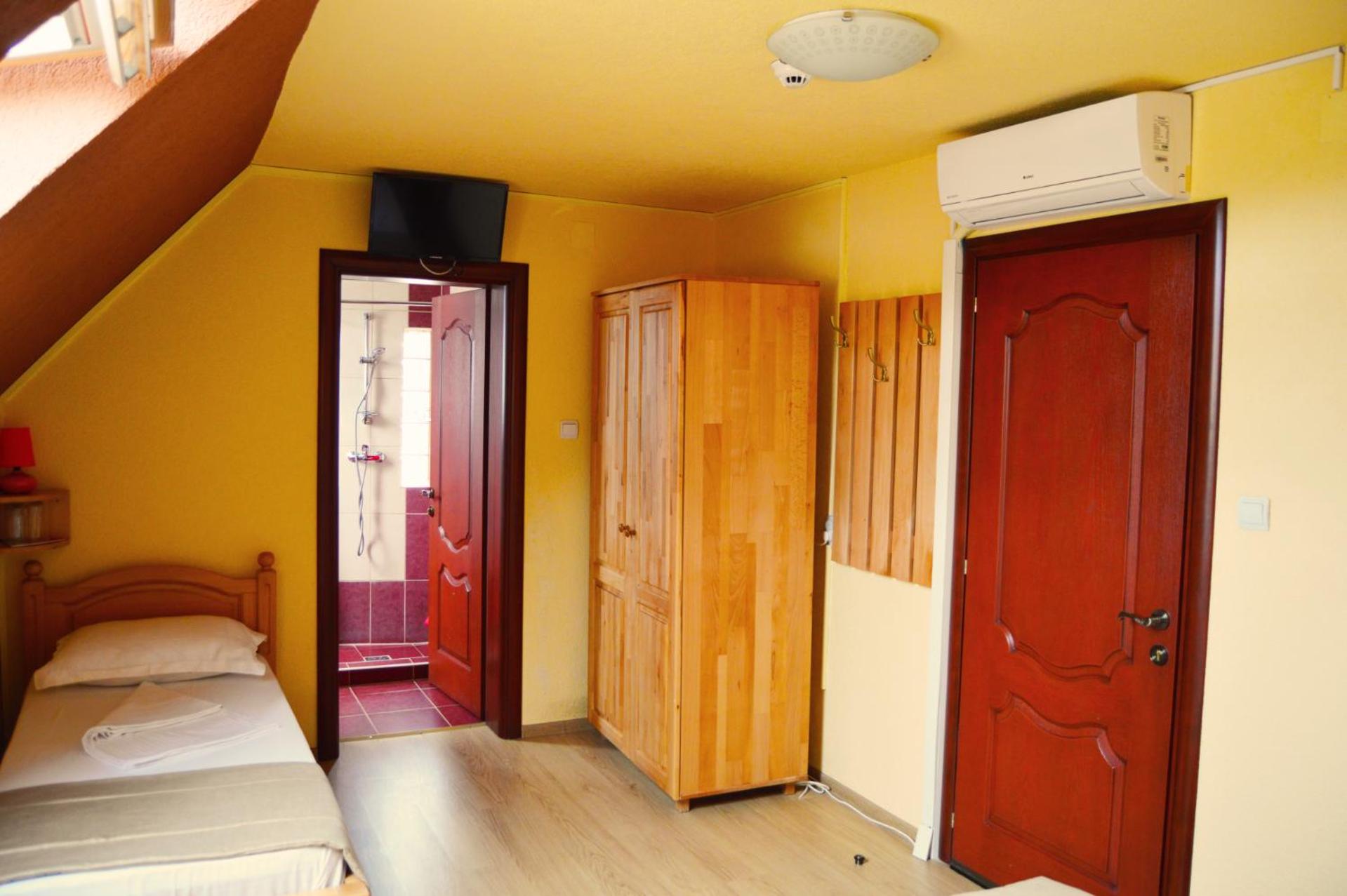 Venesis House
