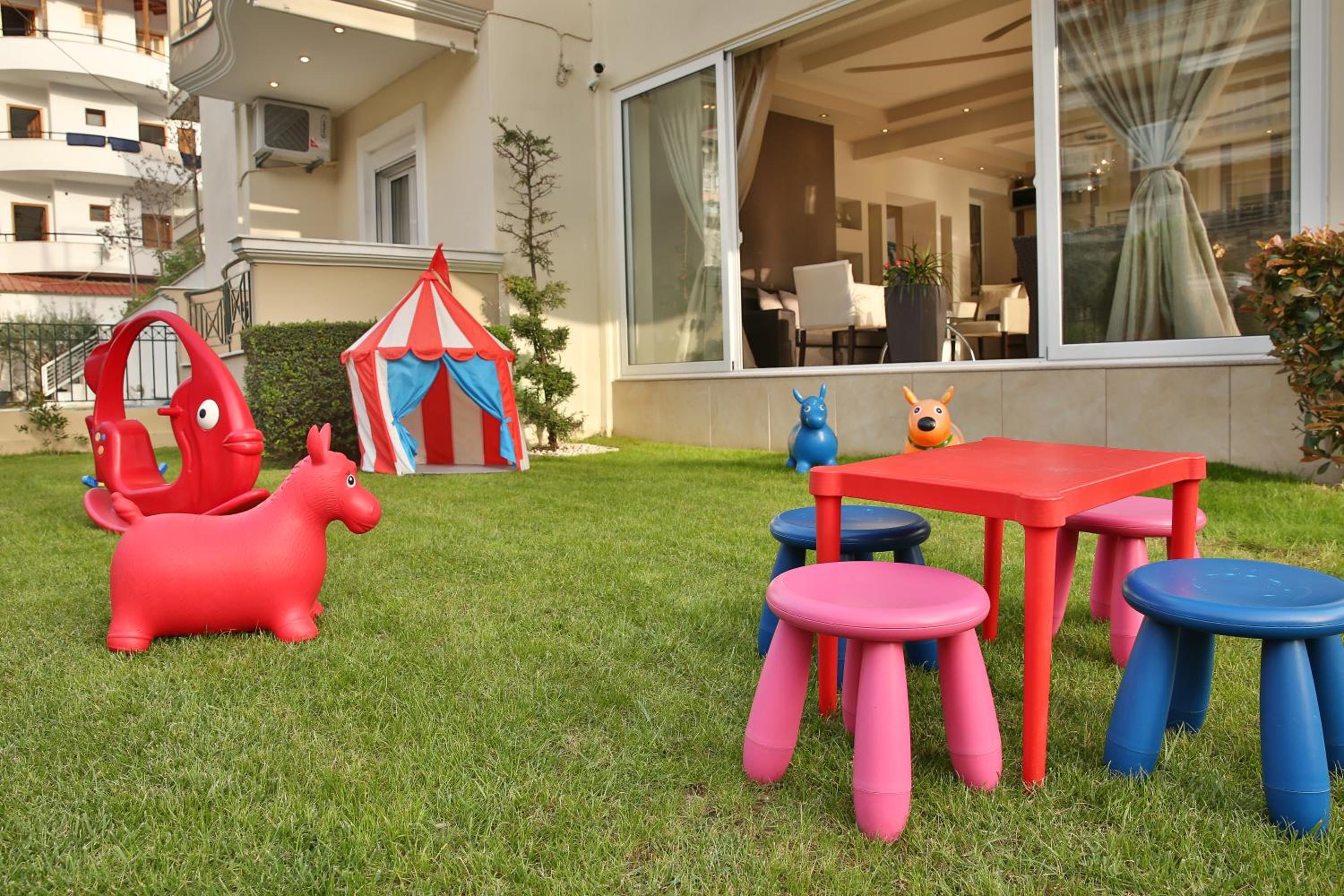 Irida Apartments