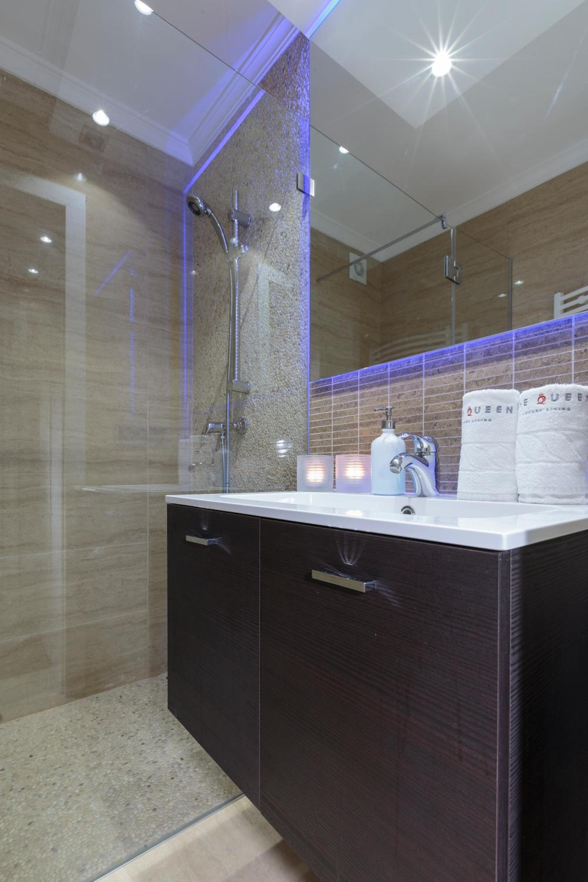 The Queen Luxury Apartments - Villa Vinicia