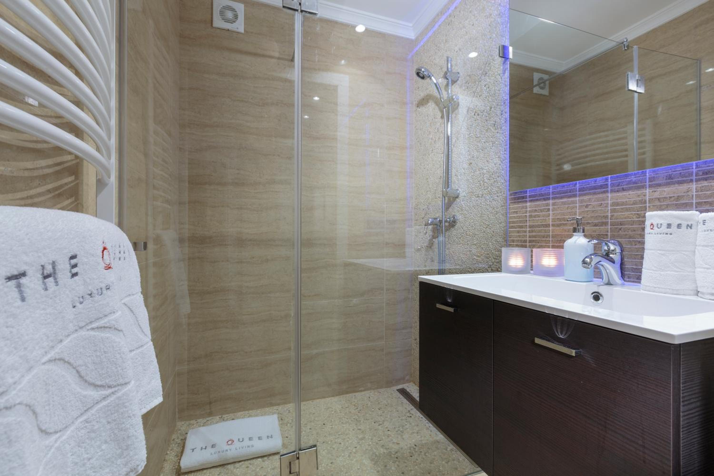 The Queen Luxury Apartments - Villa Vinicia