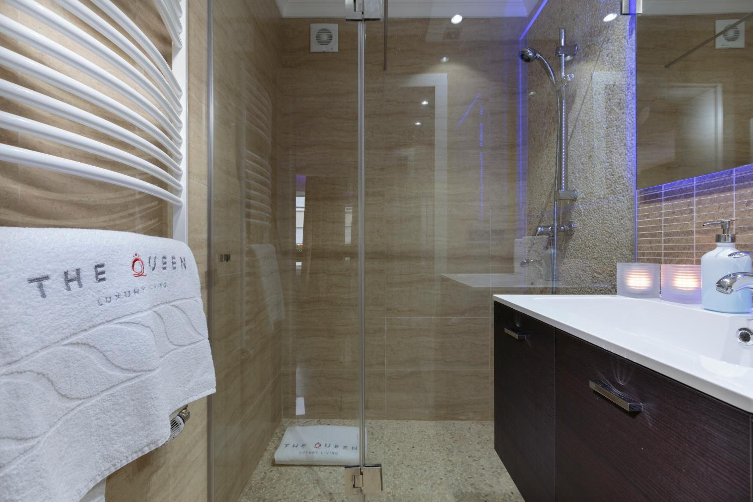 The Queen Luxury Apartments - Villa Vinicia