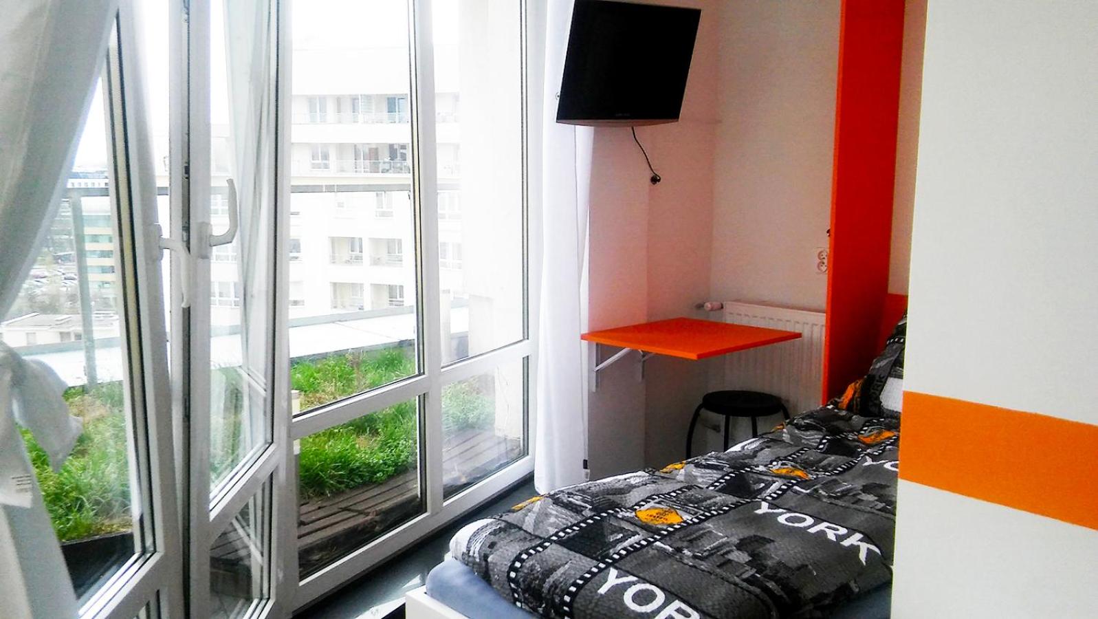 Walk distance to mokotow business park